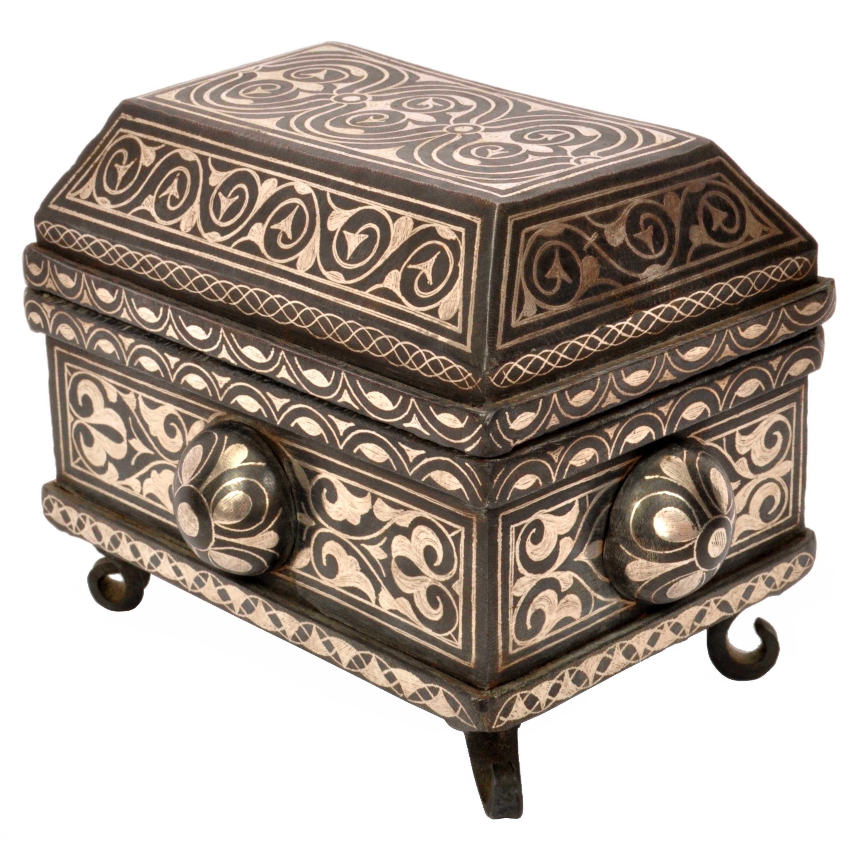 Hand-Crafted Antique 19th Century Indian Bidriware Pandan Silver & Brass Casket Jewelry Box  For Sale