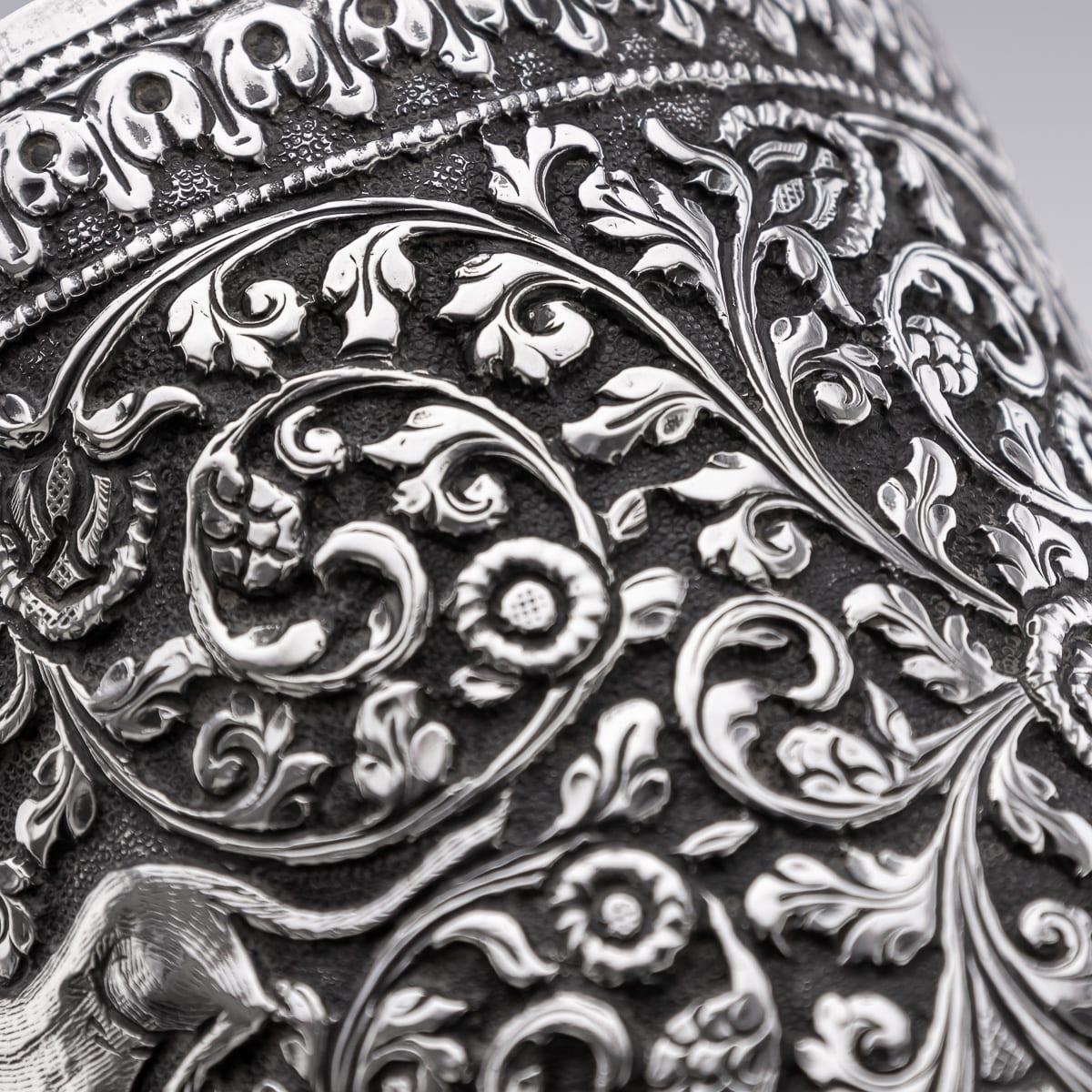 Vaso antiguo de plata maciza de Kutch (India) del siglo XIX c.1880 en venta 5