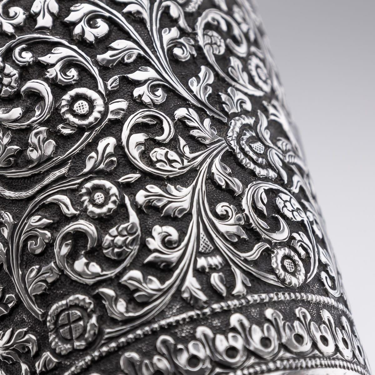 Vaso antiguo de plata maciza de Kutch (India) del siglo XIX c.1880 en venta 6