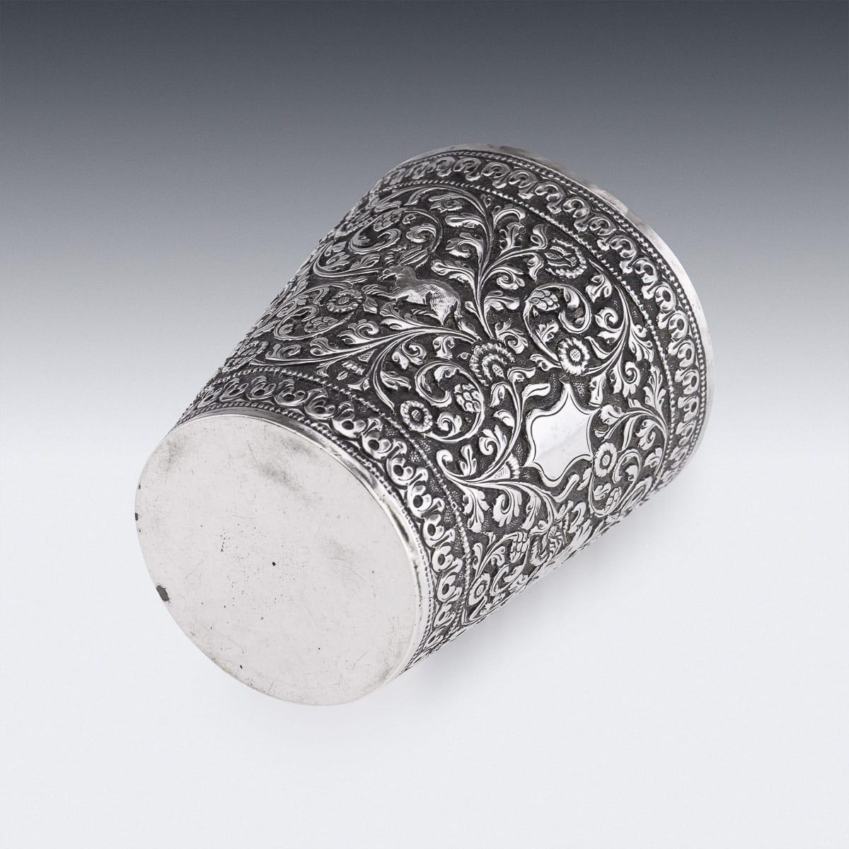 Vaso antiguo de plata maciza de Kutch (India) del siglo XIX c.1880 en venta 1