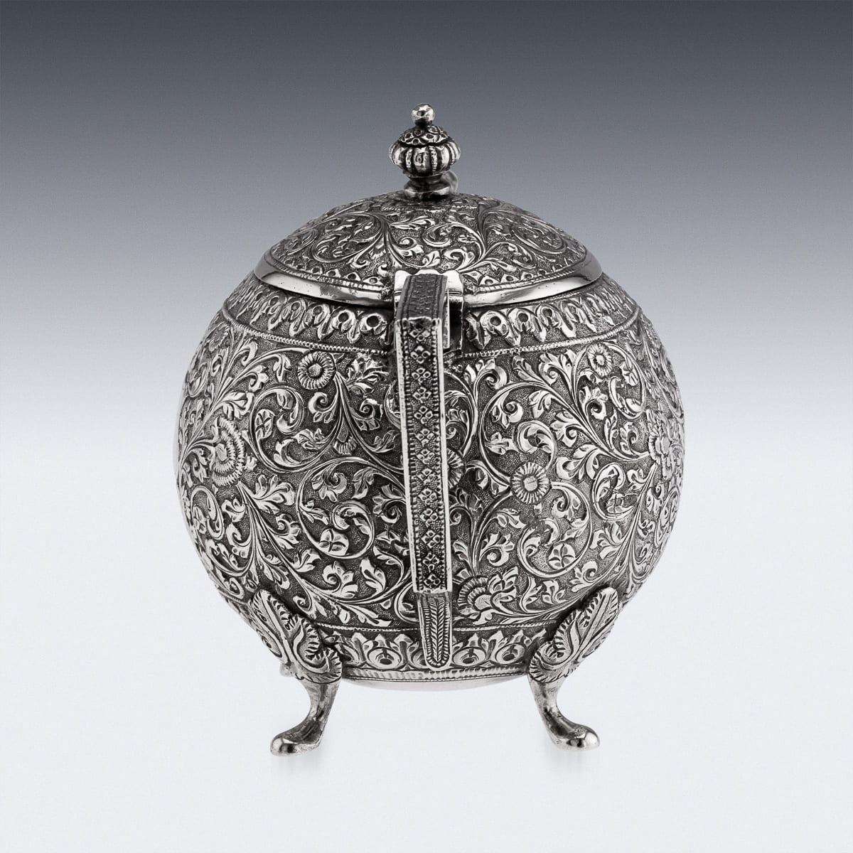 Antique 19th Century Indian Kutch Solid Silver Teapot c.1890 In Good Condition For Sale In Royal Tunbridge Wells, Kent