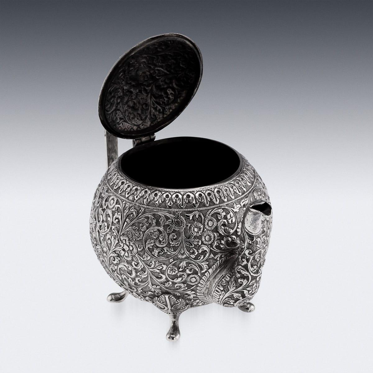Antique 19th Century Indian Kutch Solid Silver Teapot c.1890 For Sale 3