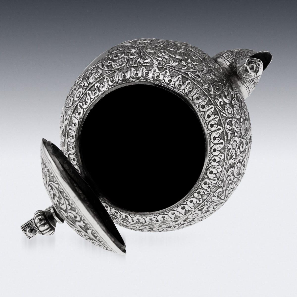 Antique 19th Century Indian Kutch Solid Silver Teapot c.1890 For Sale 4