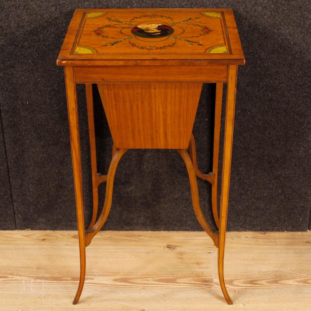 Antique 19th Century Inlaid English Sewing Table In Good Condition For Sale In London, GB