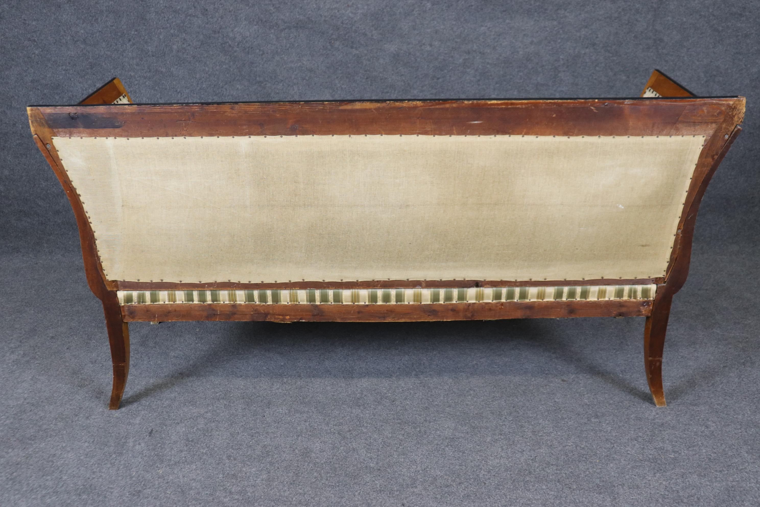 Antique 19th Century Inlaid Walnut Mixed Woods Continental Biedermeier Settee In Good Condition In Swedesboro, NJ