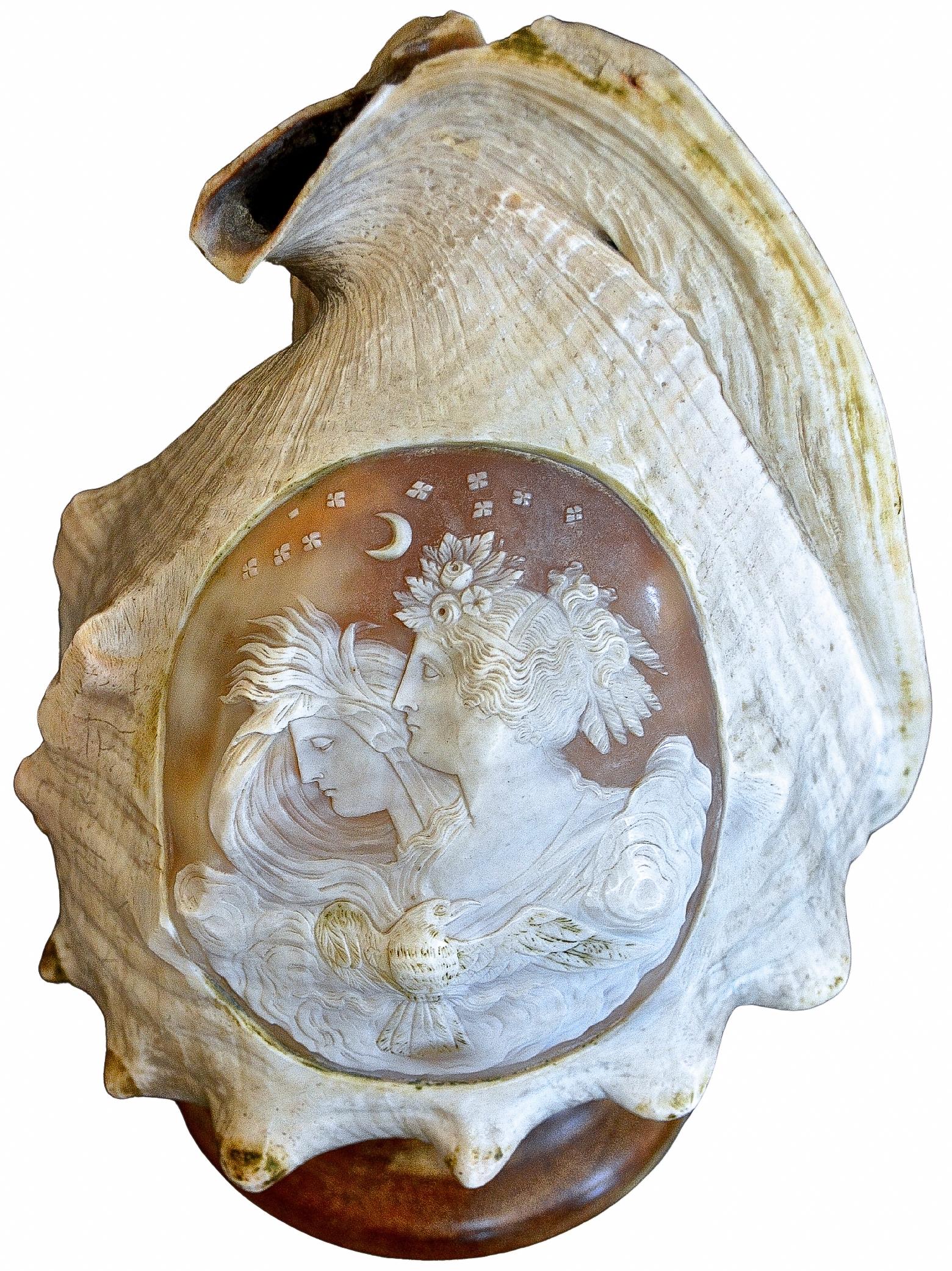 Exquisite and unique, this Italian intricately hand-carved conch shell depicting the Roman goddess of Day and Night dates back to the 19th century and showcases the exceptional craftsmanship of the Italian artisans of that period. Mounted upright on
