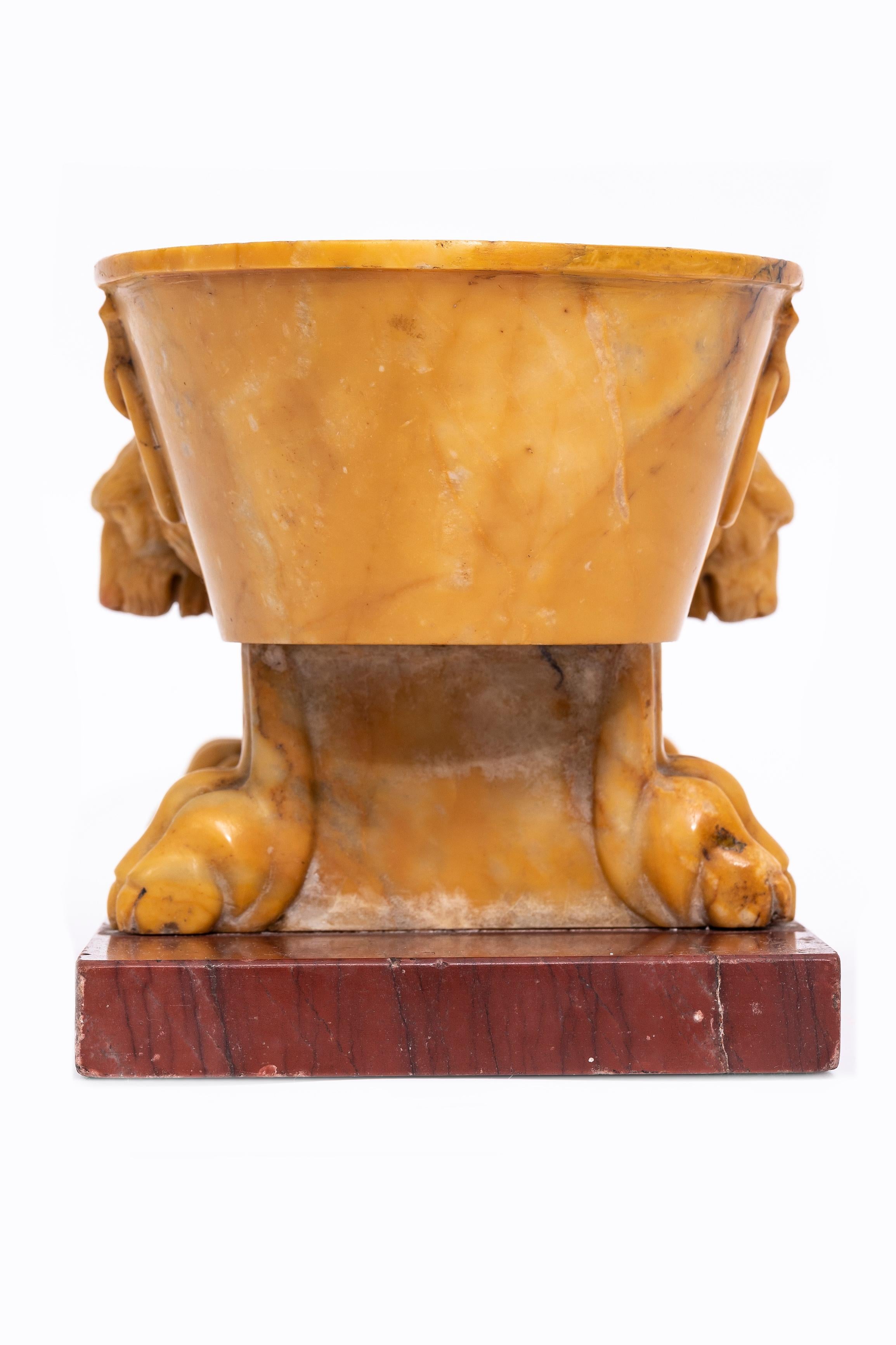 Modèle de sarcophage Grand Tour italien du 19ème siècle en marbre de Sienne en vente 4