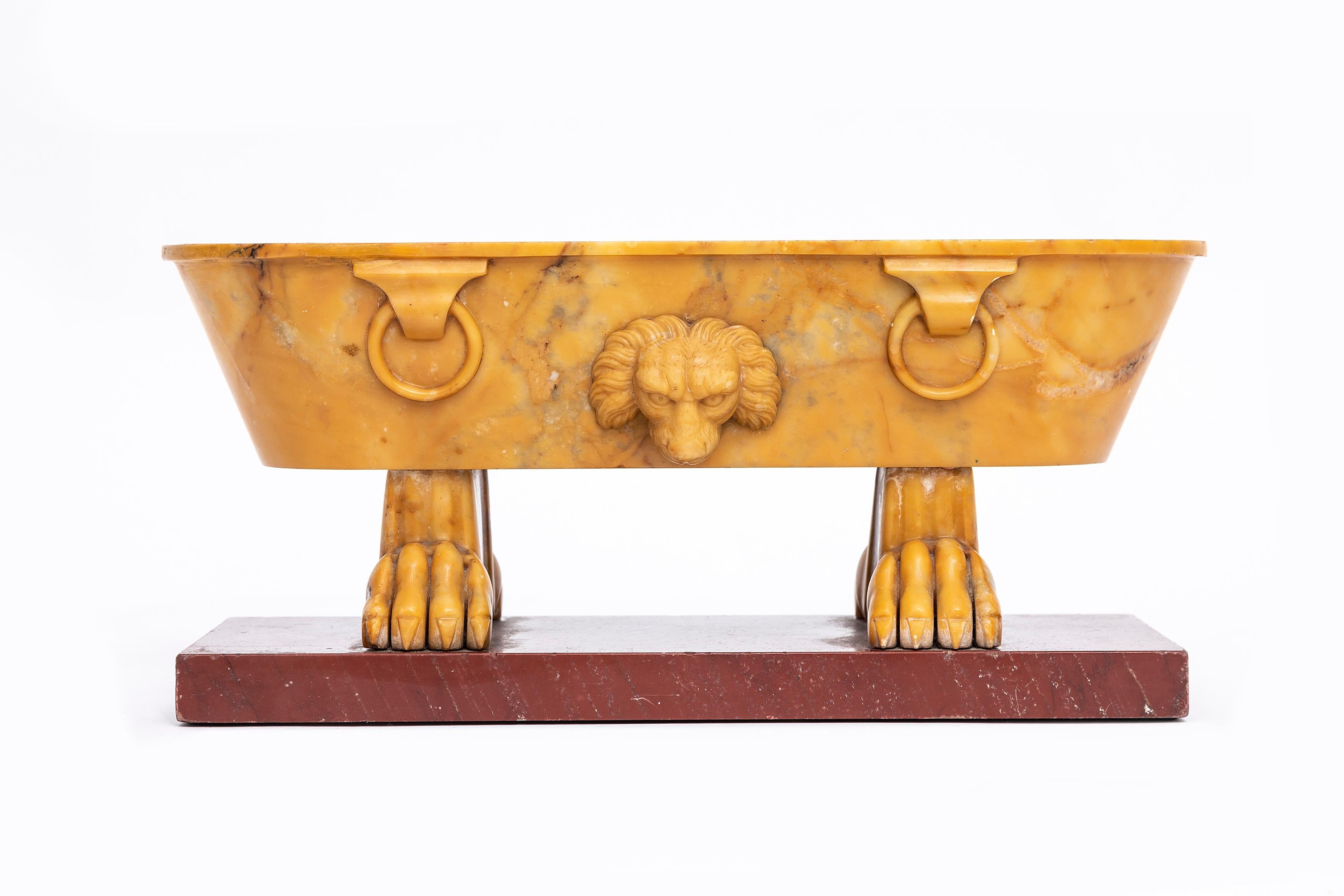 Sculpté à la main Modèle de sarcophage Grand Tour italien du 19ème siècle en marbre de Sienne en vente