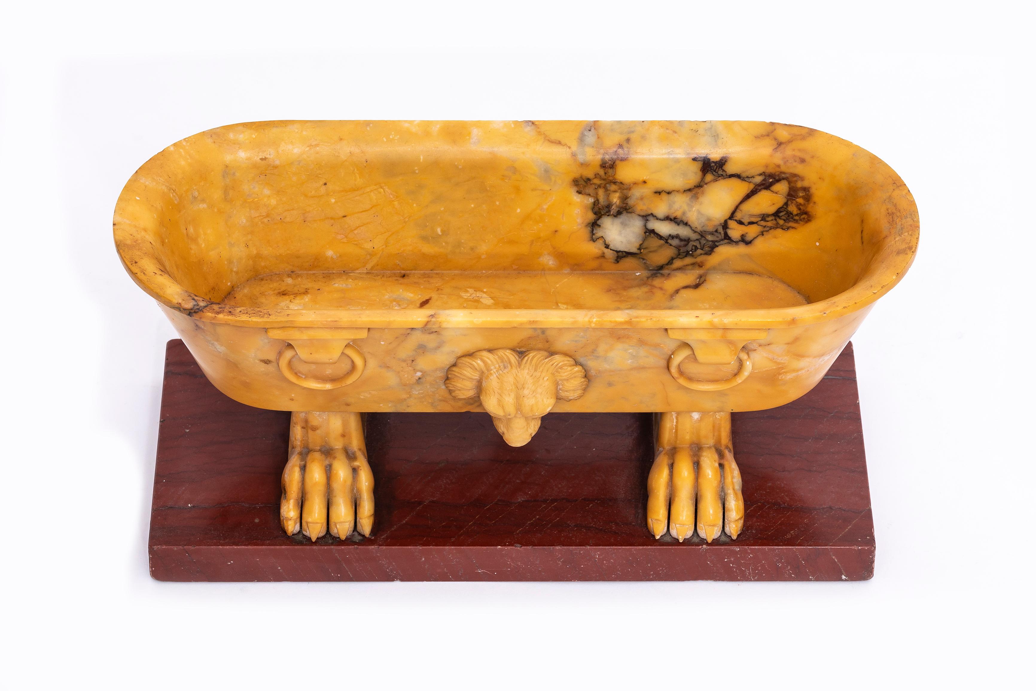 XIXe siècle Modèle de sarcophage Grand Tour italien du 19ème siècle en marbre de Sienne en vente