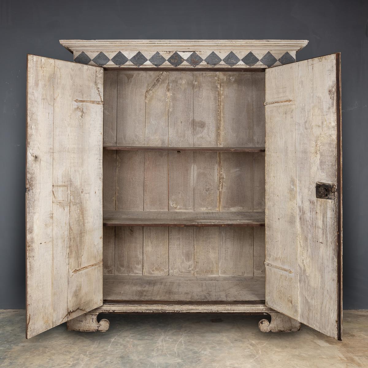 Antique 19th Century Italian Hand Painted Pine Armoire, C.1850 In Good Condition For Sale In Royal Tunbridge Wells, Kent