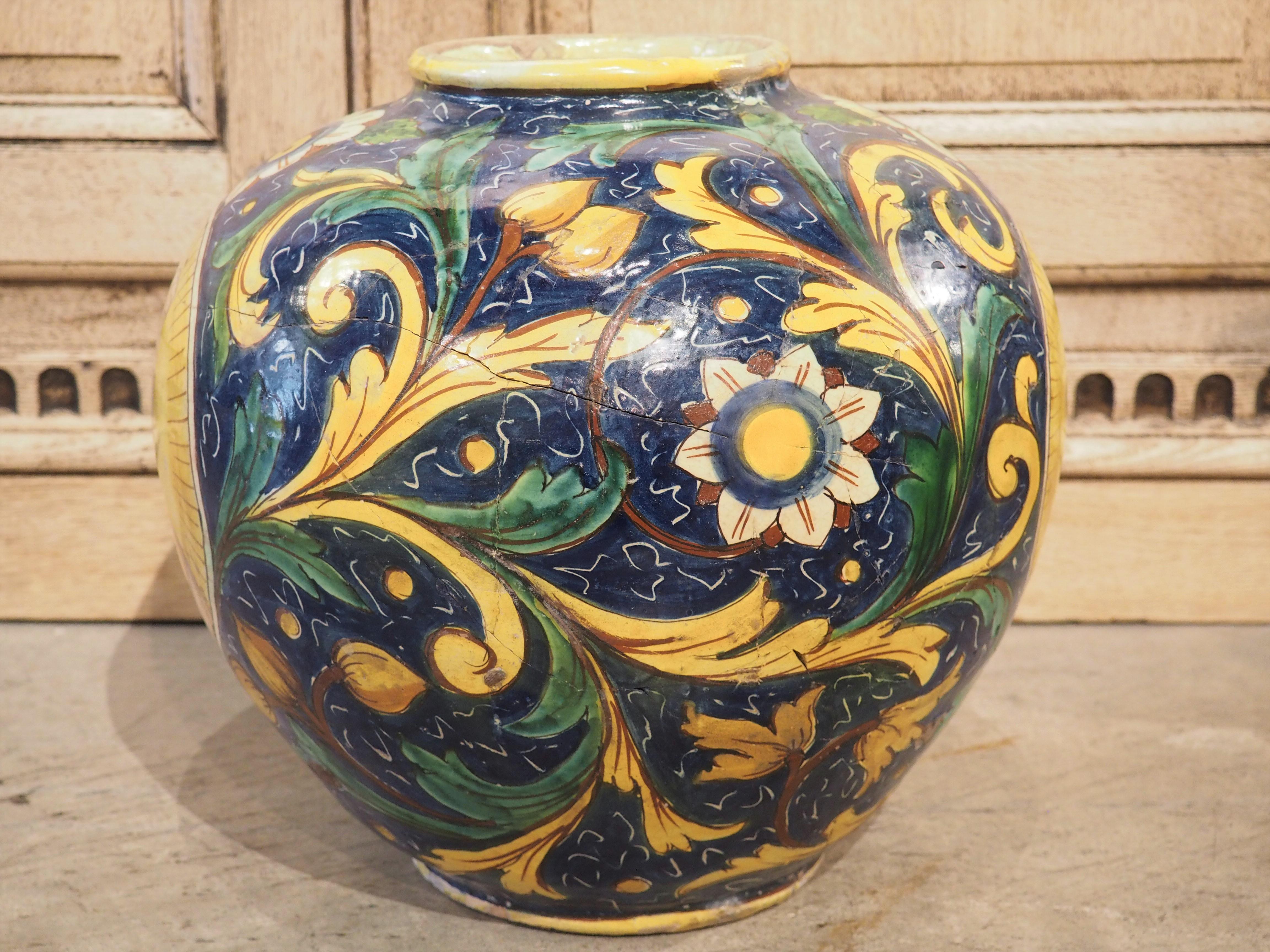 Antique 19th Century Italian Maiolica Pot of the Renaissance Style For Sale 4