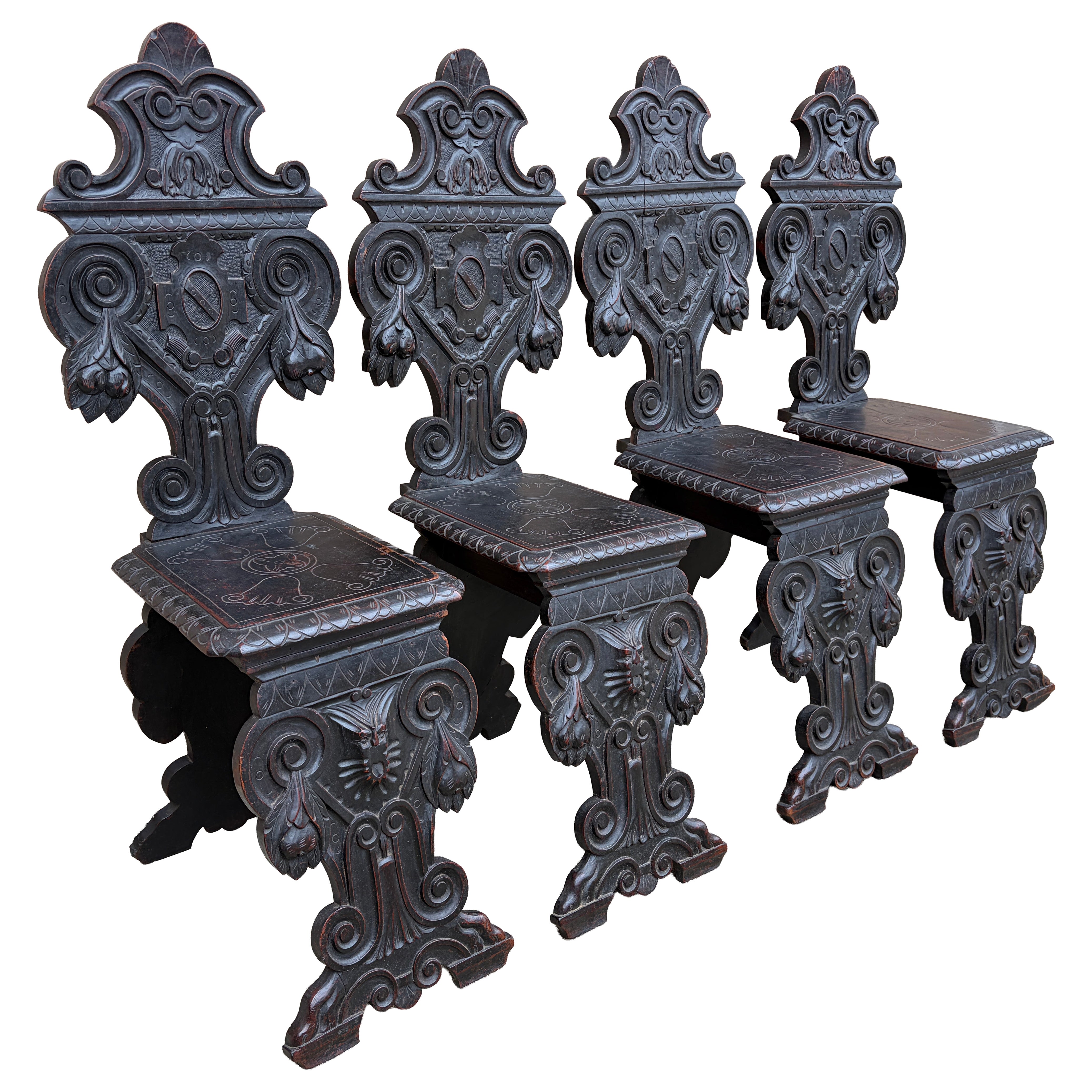 Antike italienische Renaissance-Stühle aus geschnitztem Nussbaumholz des 19. Jahrhunderts, Vierer-Set
