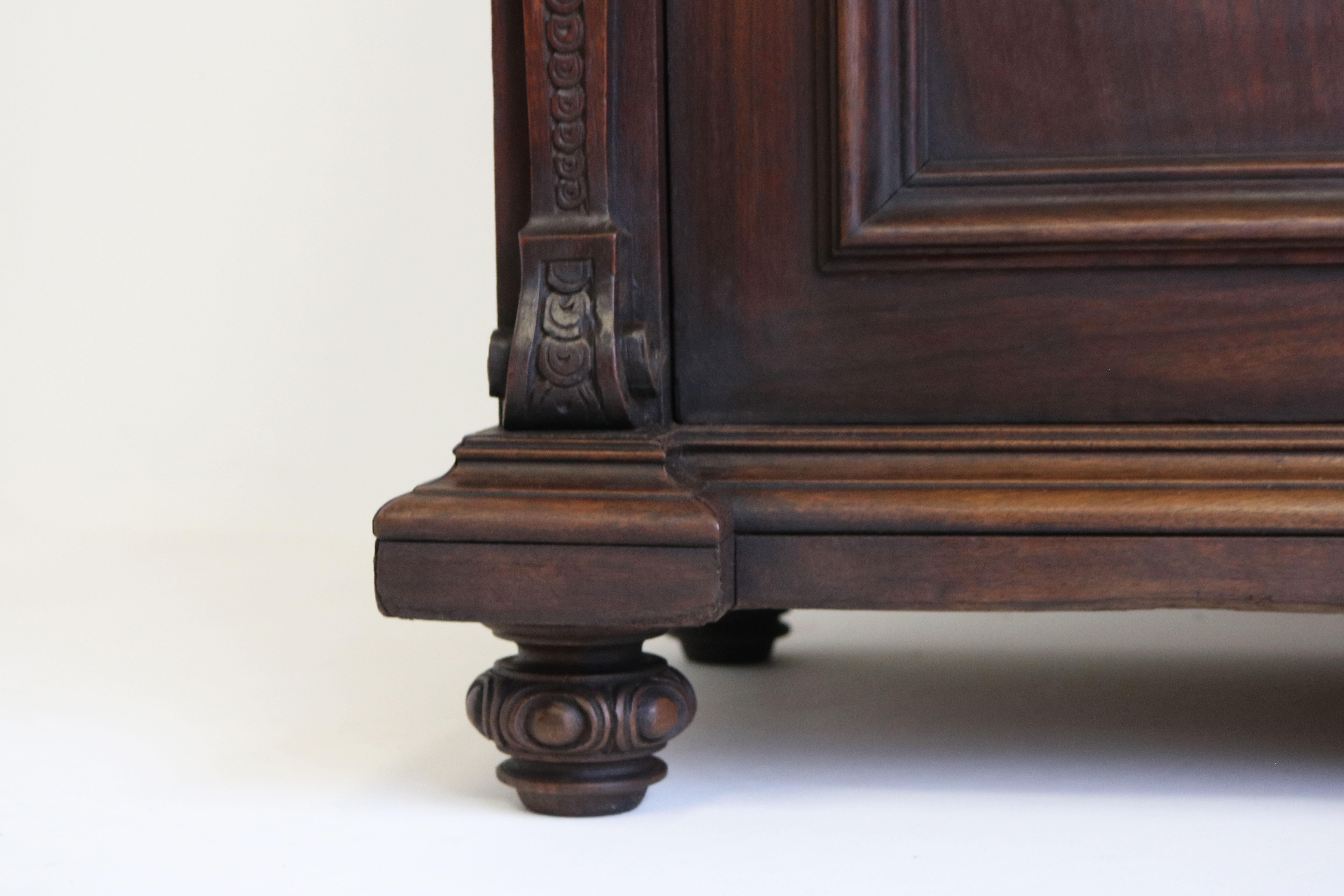 Antique 19th Century Italian Renaissance Revival Bedside Tables / Nightstands 7