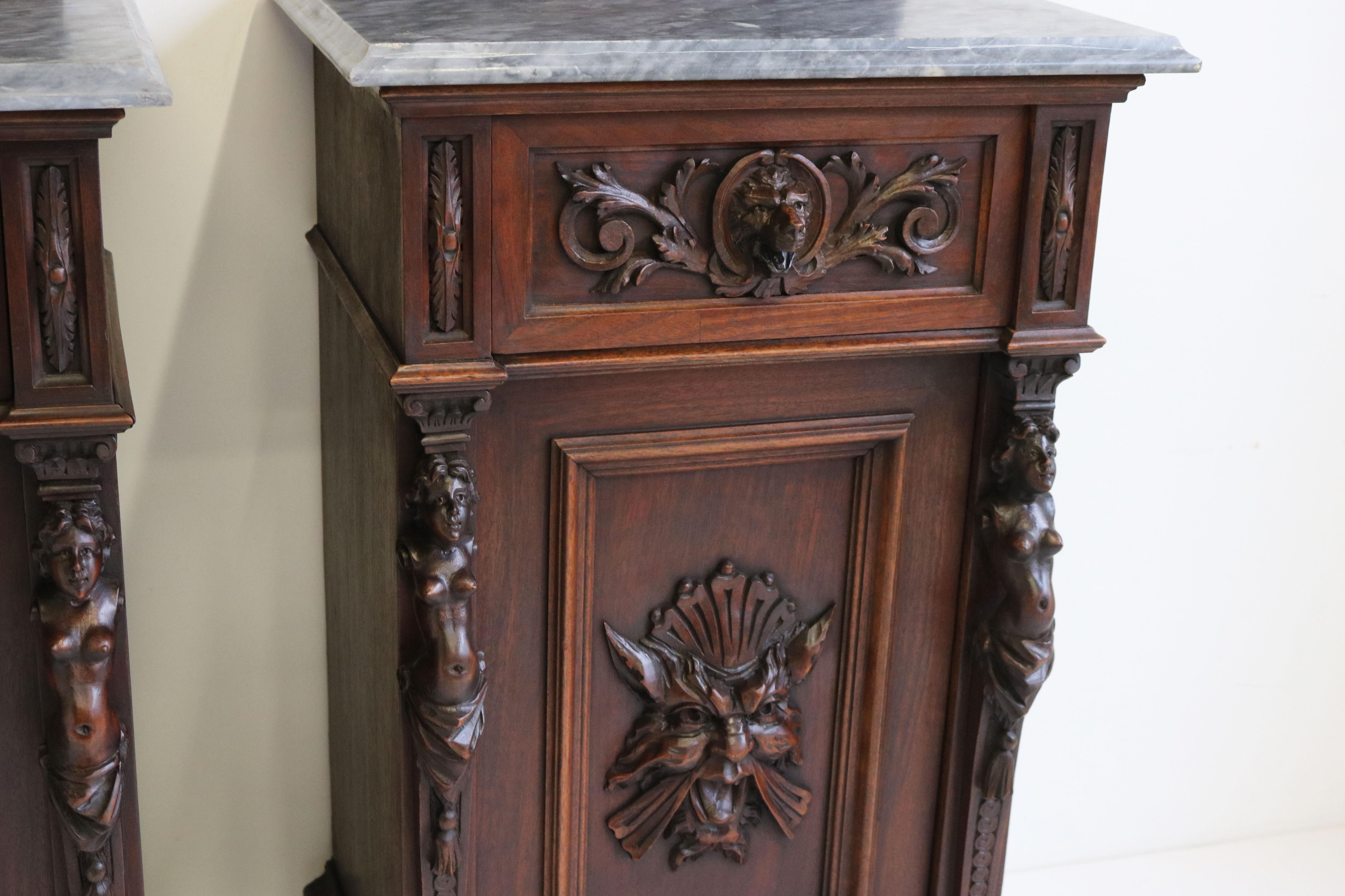 Antique 19th Century Italian Renaissance Revival Bedside Tables / Nightstands For Sale 11