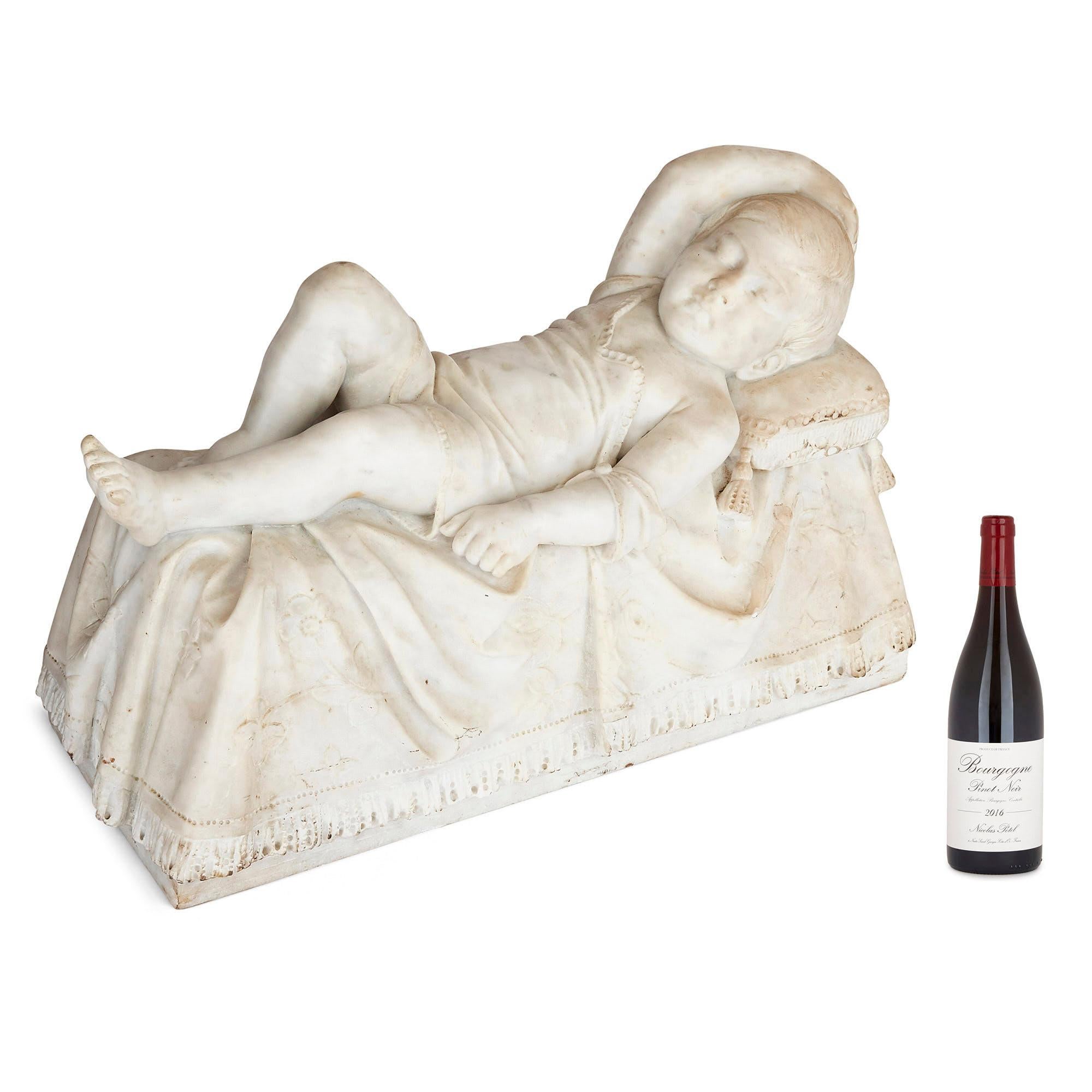Antike italienische Skulptur eines schlafenden Kindes aus dem 19. Jh. (Marmor) im Angebot
