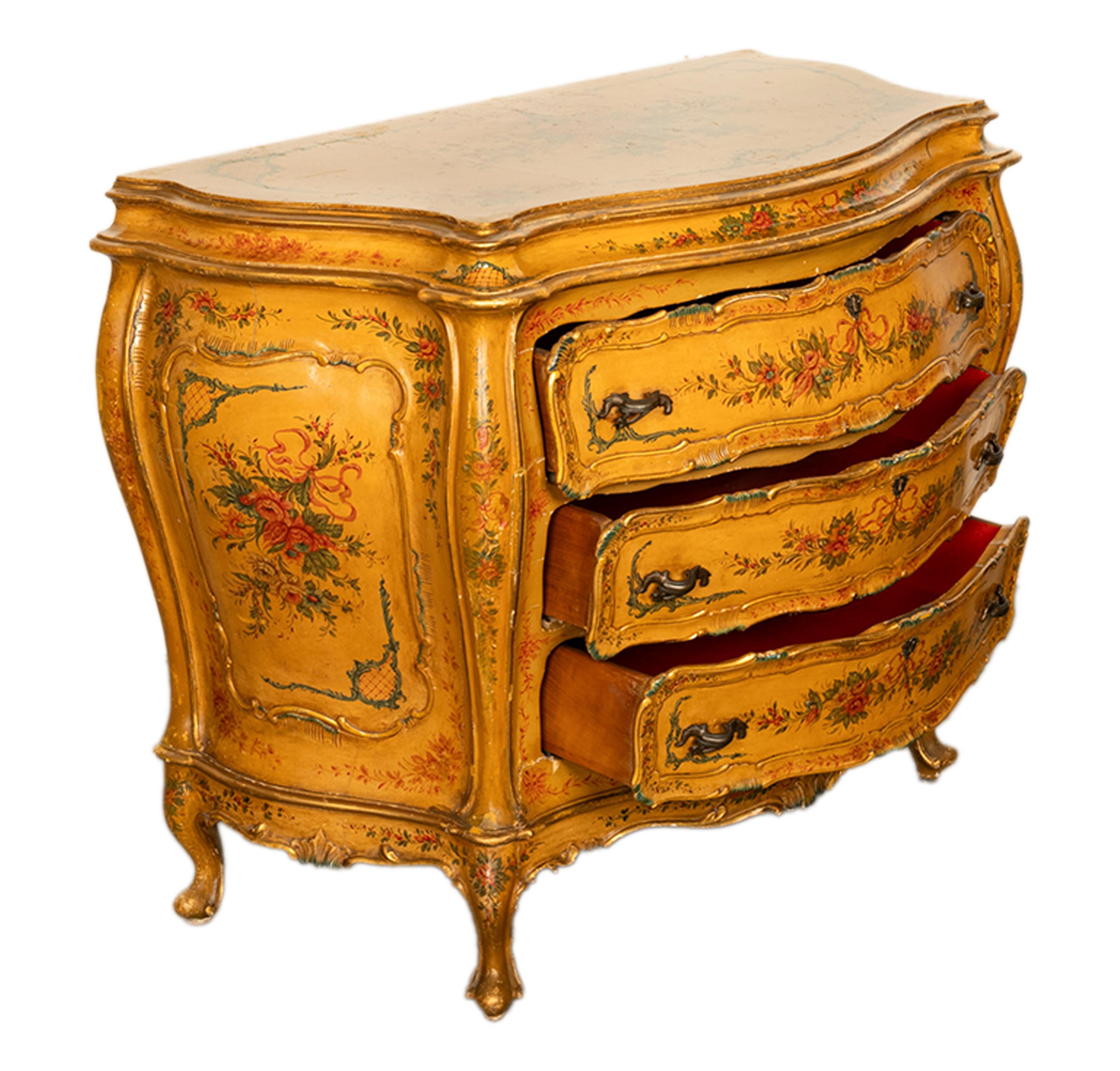 Antike italienische Rokoko-Kommode des 19. Jahrhunderts mit handgemalter Bombe 1820 (Bronze) im Angebot