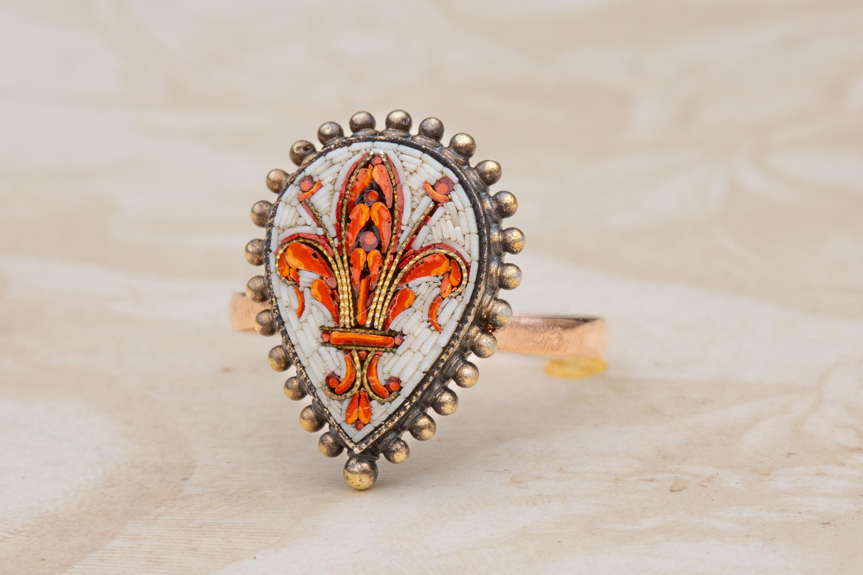 Antique 19th Century Italian Victorian 18K Gold and Silver Micromosaic Medici In Good Condition In London, GB