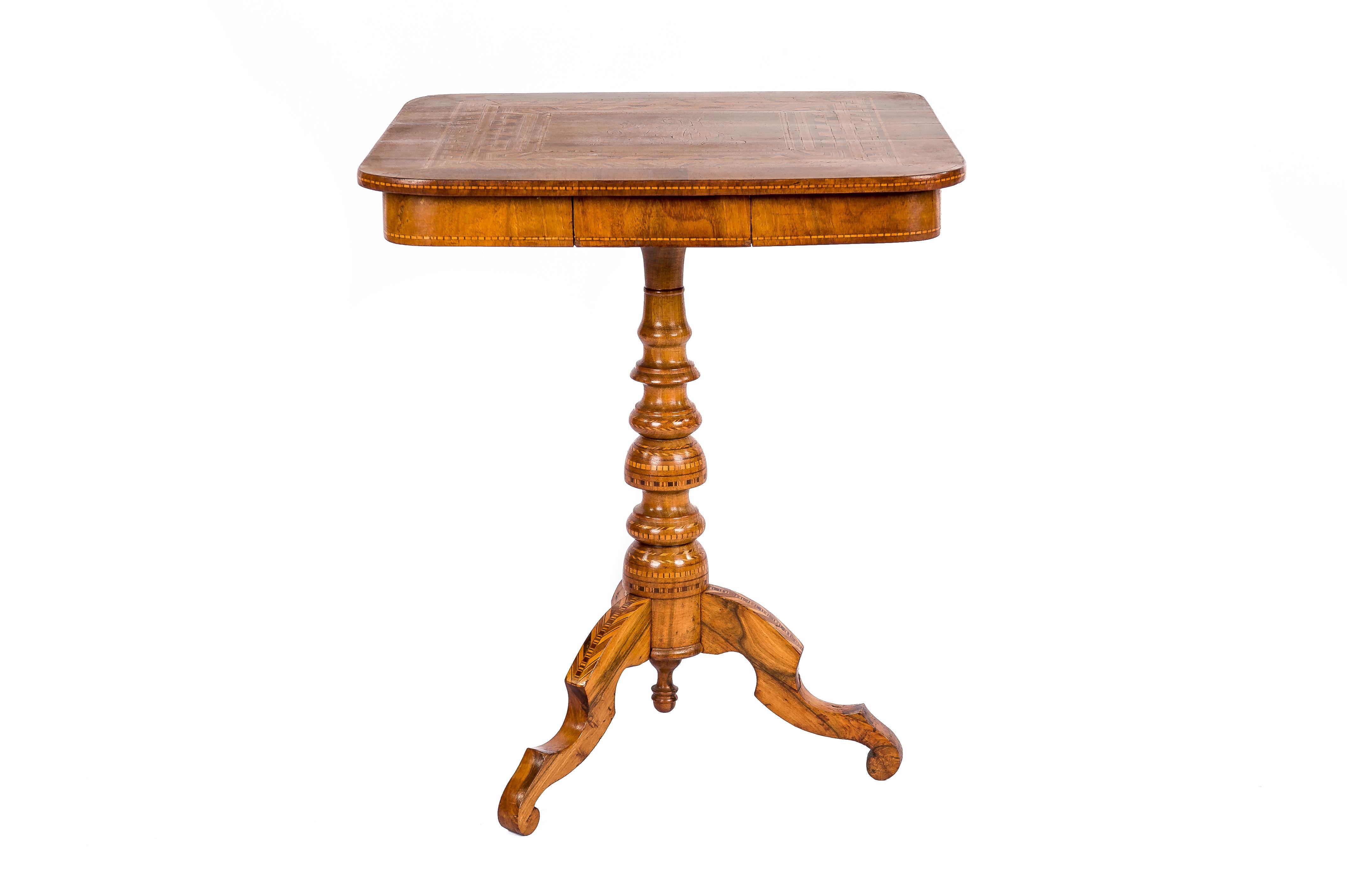Neoclassical Antique 19th Century Italian Walnut Sorrento Occasional Table with Intarsia For Sale