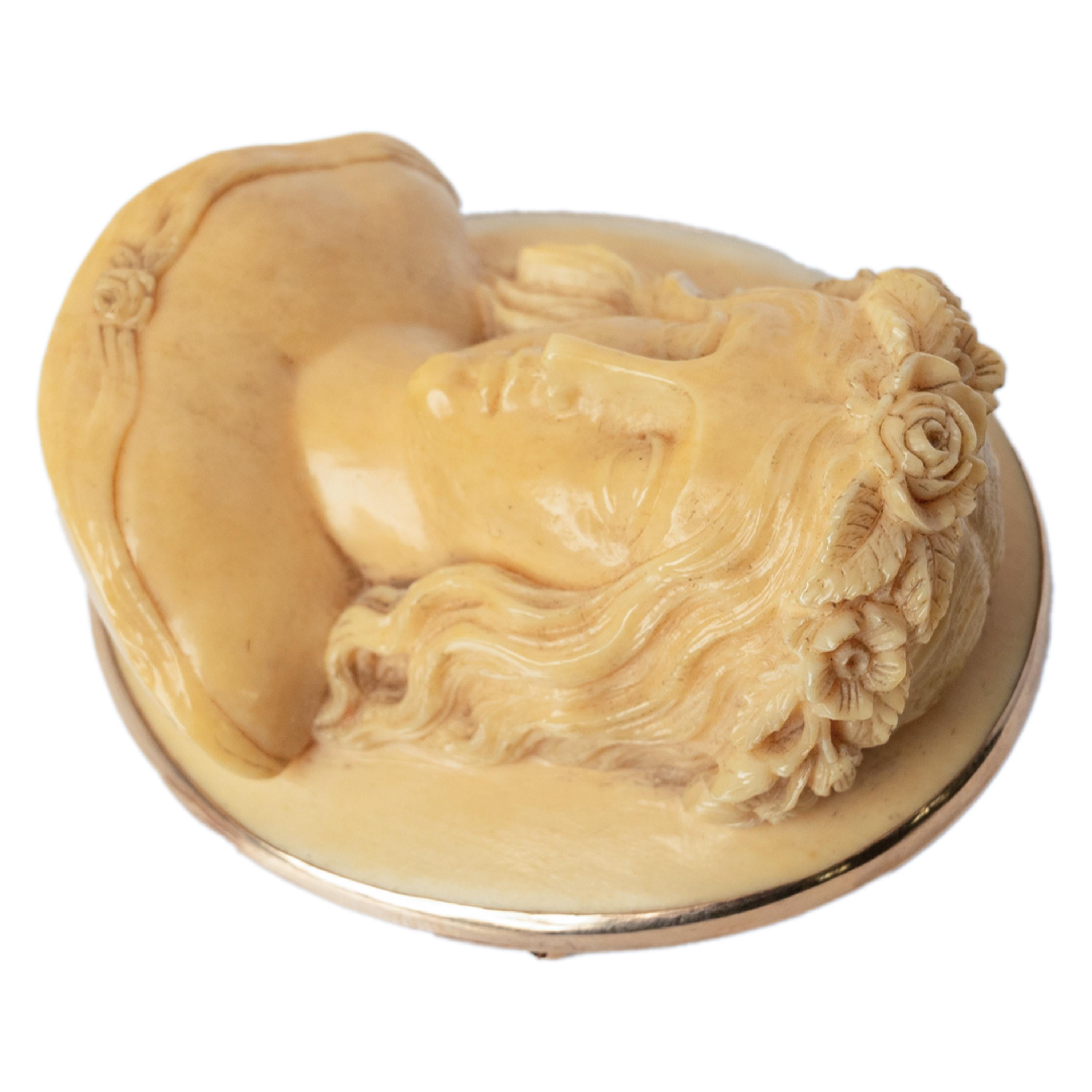 Antique 19th Century Ivory 14 k Gold Pre-Raphaelite Cameo Brooch Pendant 1870 For Sale 4