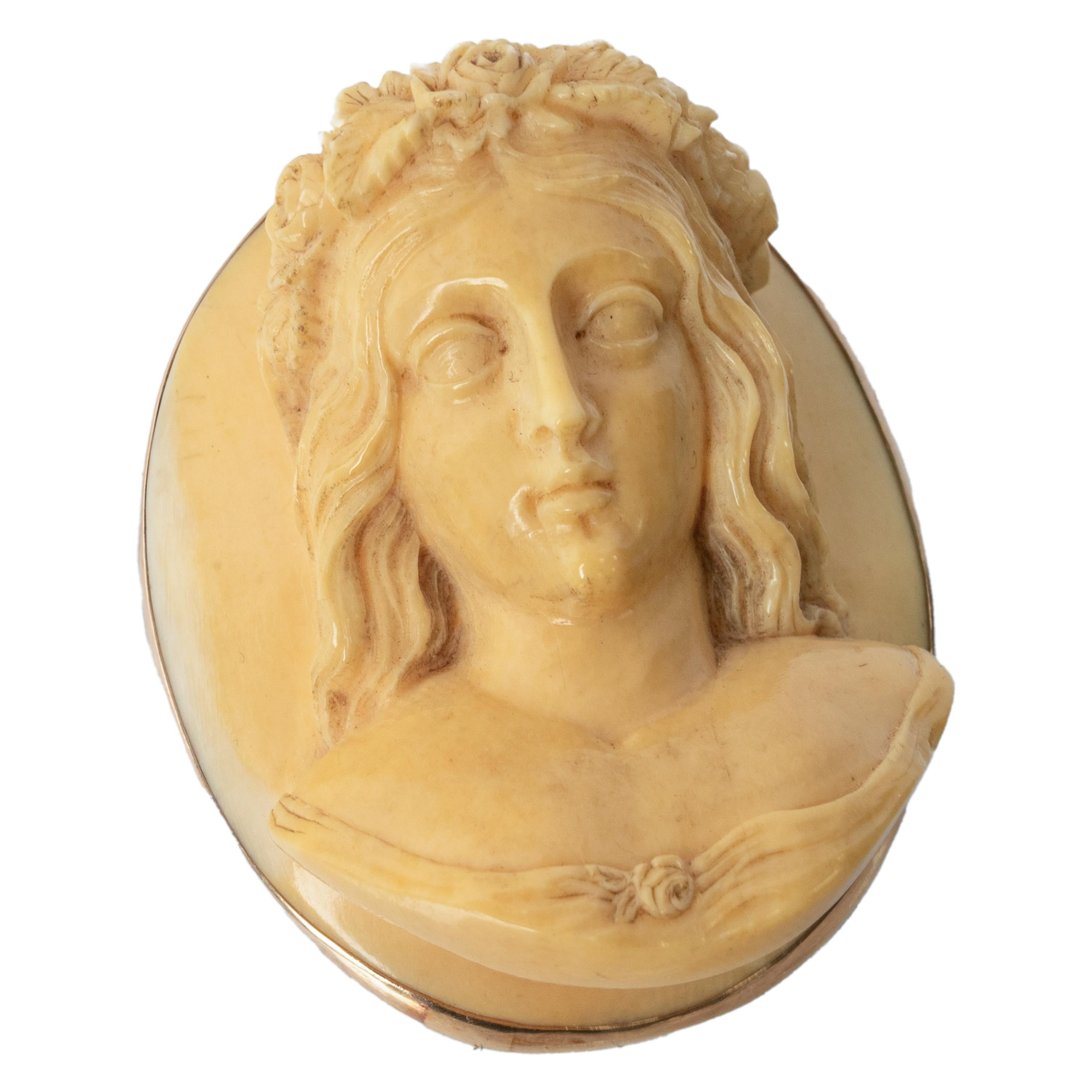 A very elegant carved ivory & 14 karat gold cameo brooch & pendant, Italy, circa 1870.
This very lovely cameo is carved as a beautiful Pre-Raphalite maiden, the cameo is finely & deeply carved, depicting the young maiden with flowers in her tresses.