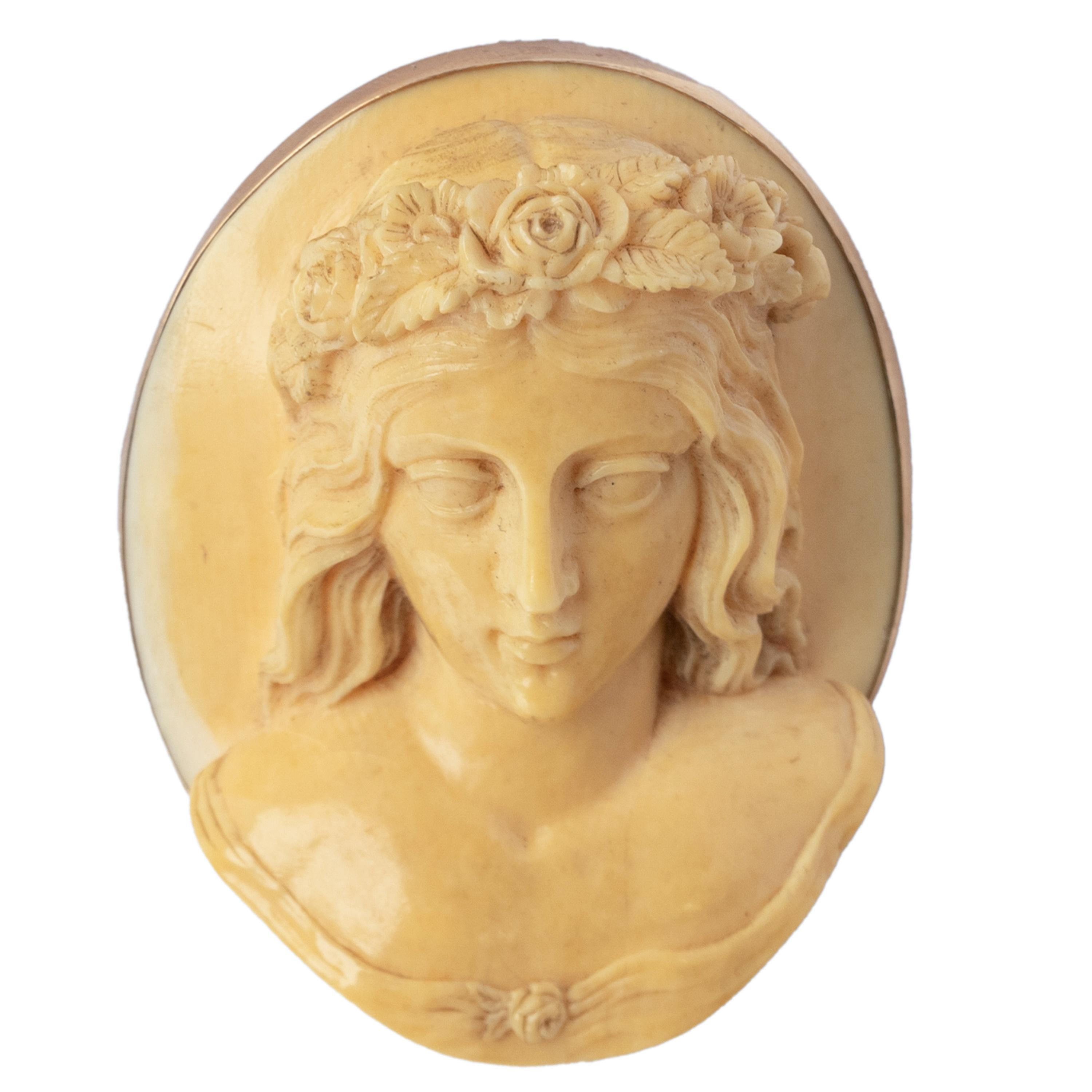 Late 19th Century Antique 19th Century Ivory 14 k Gold Pre-Raphaelite Cameo Brooch Pendant 1870 For Sale