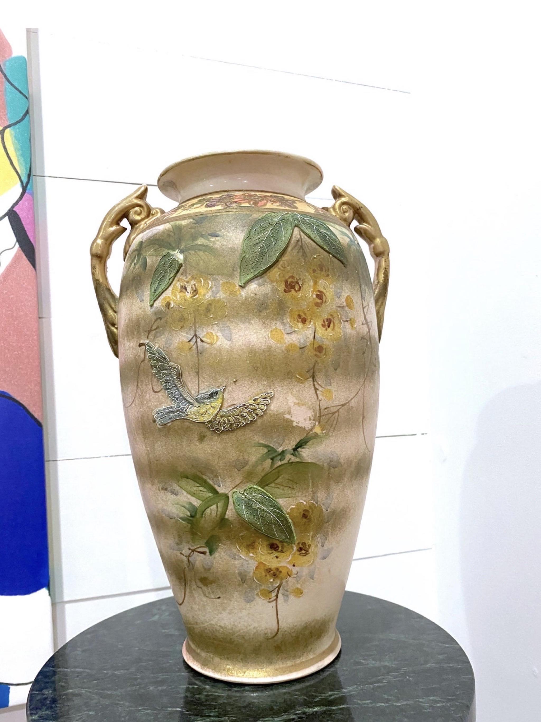 Japonais Vase Moriage japonais ancien du 19ème siècle en vente