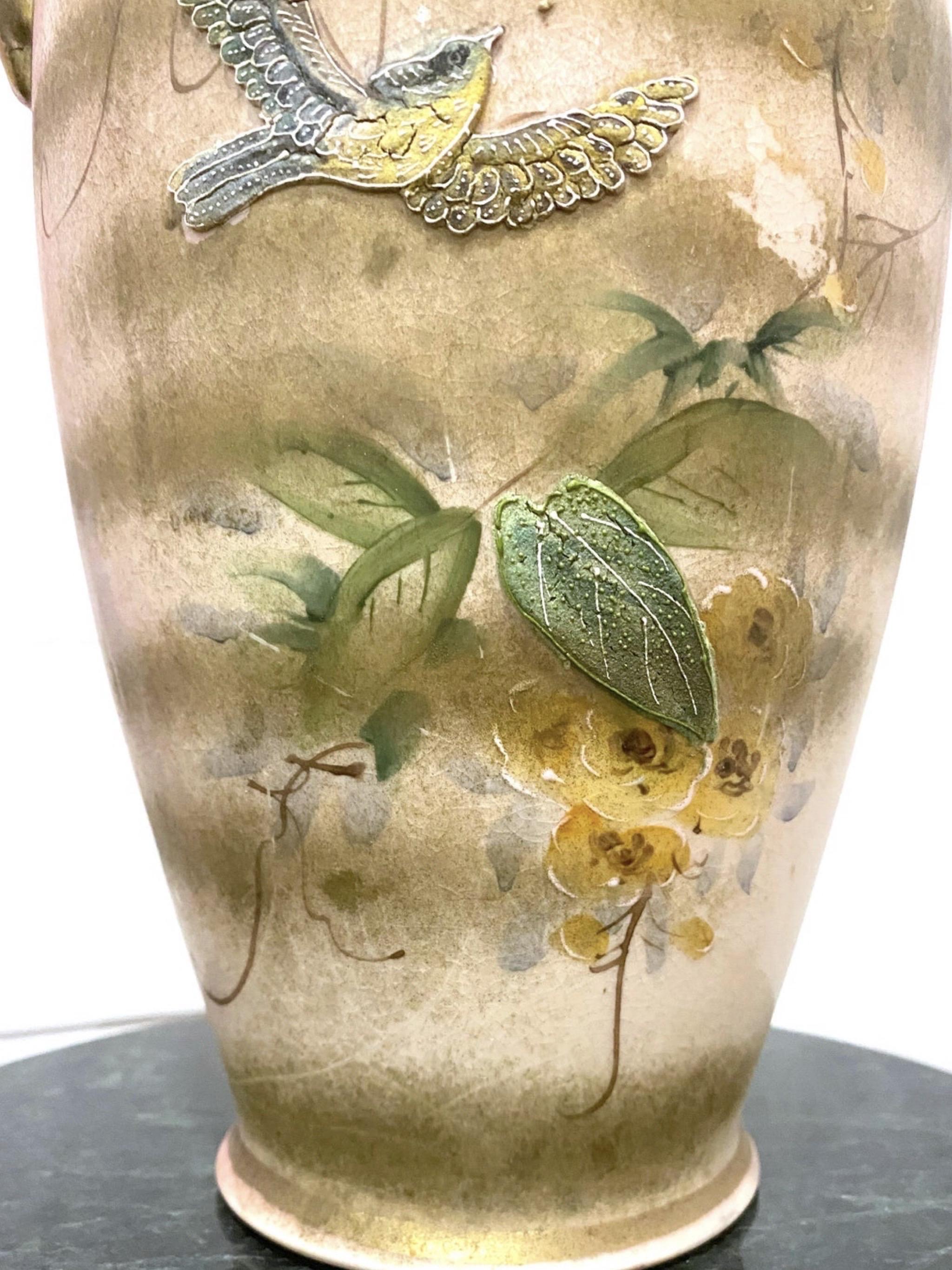 Vase Moriage japonais ancien du 19ème siècle Bon état - En vente à Charleston, SC