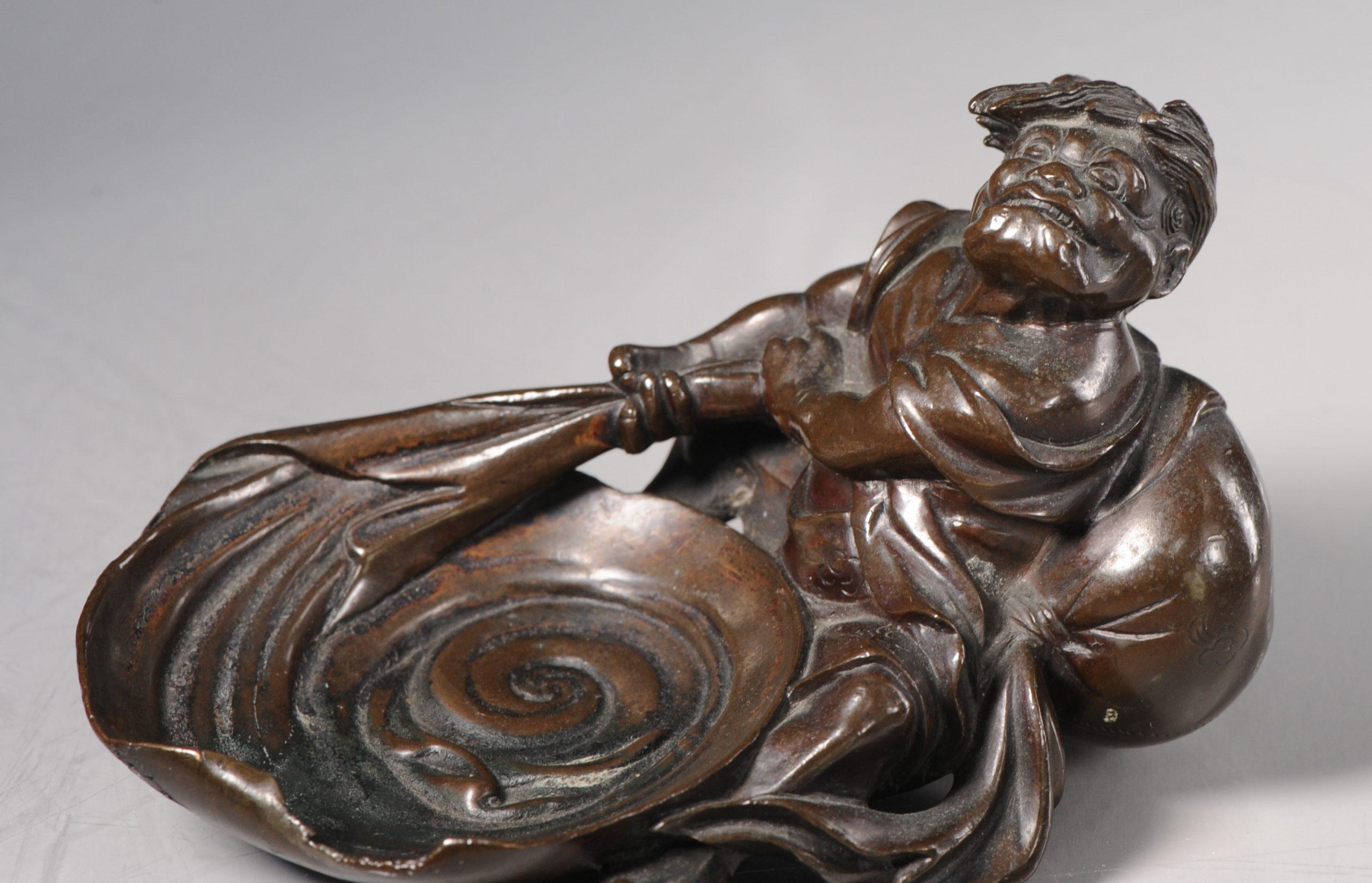 Antique 19th Century Japanese Bronze Okimono Figure Sitting Down, Japan In Good Condition In Amsterdam, Noord Holland