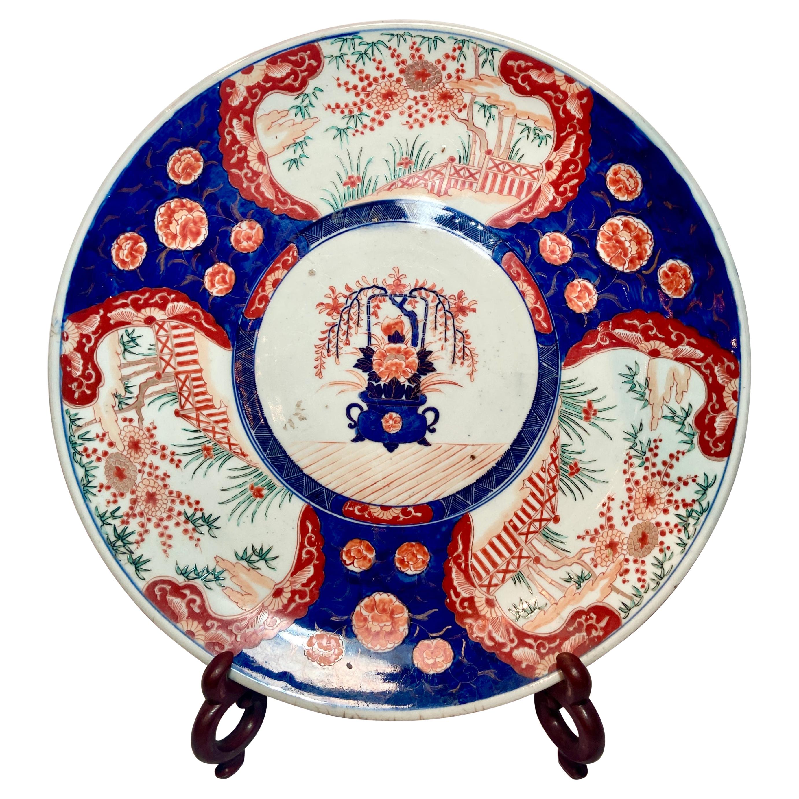 Ancienne assiette en porcelaine japonaise "Imari" du 19ème siècle sur pied