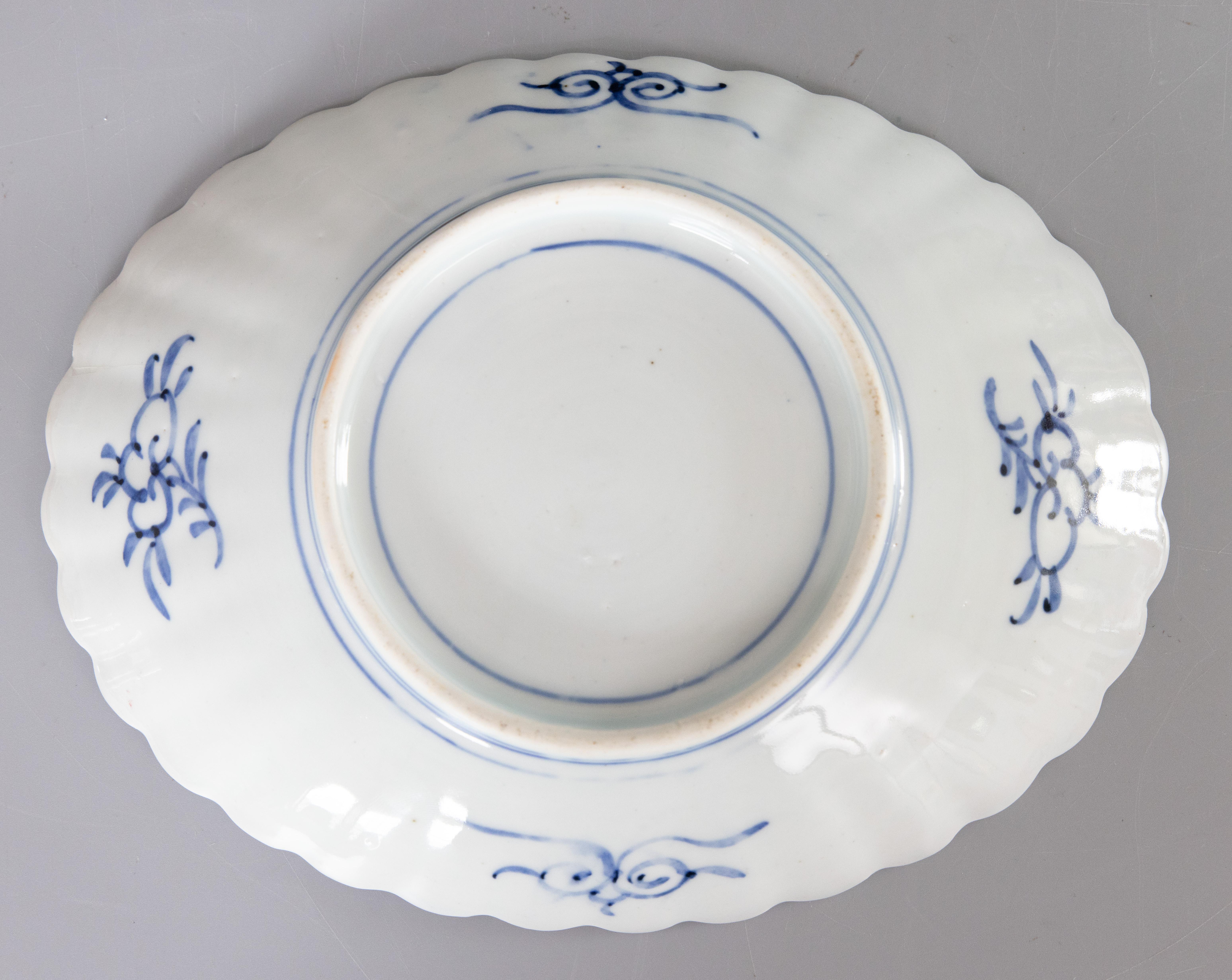 Antiguo Plato Ovalado Festoneado de Imari del Periodo Meiji Japonés del Siglo XIX Pintado a mano en venta
