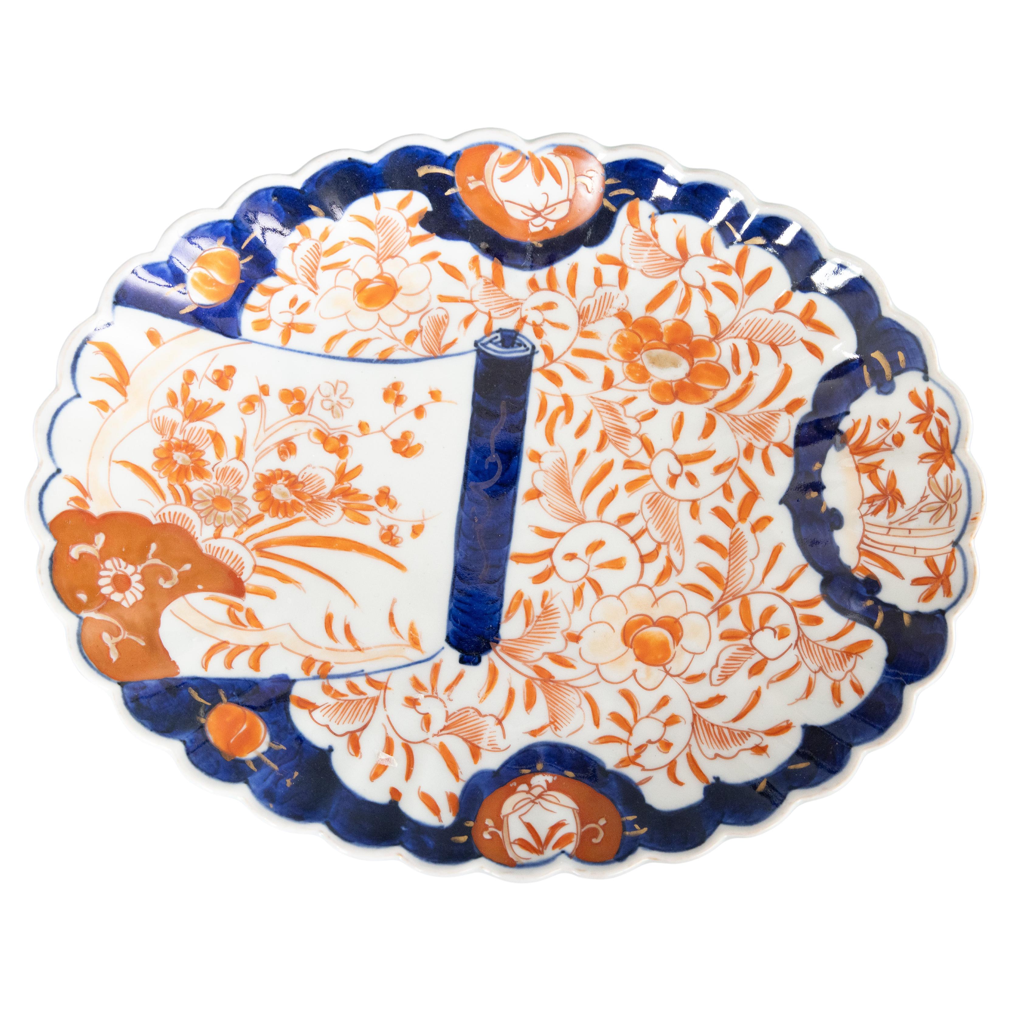 Antico piatto da portata ovale smerlato Imari del XIX secolo, periodo Meiji giapponese