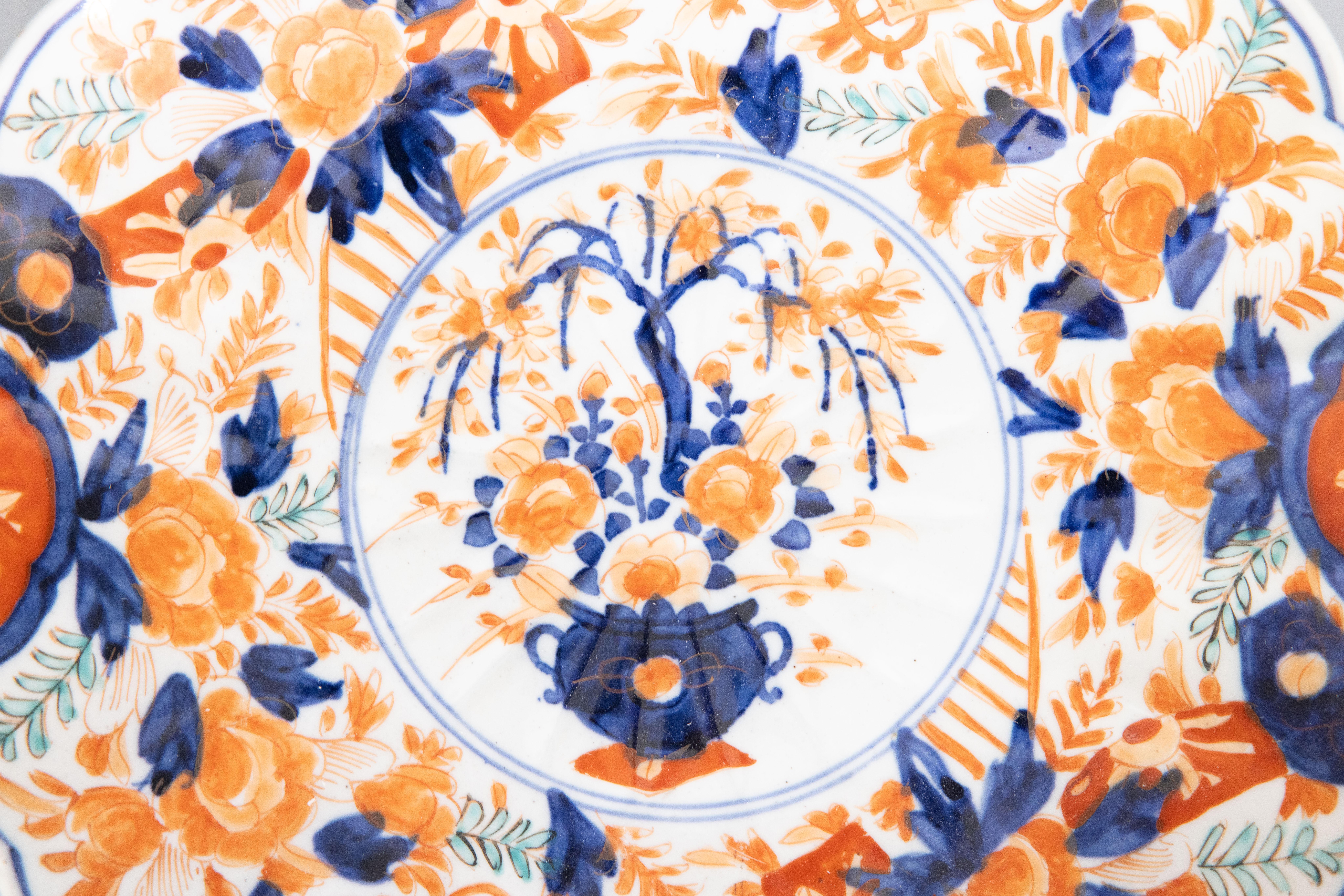 Japonisme Antique 19th Century Japanese Meiji Period Imari Scalloped Chargers - a Pair For Sale