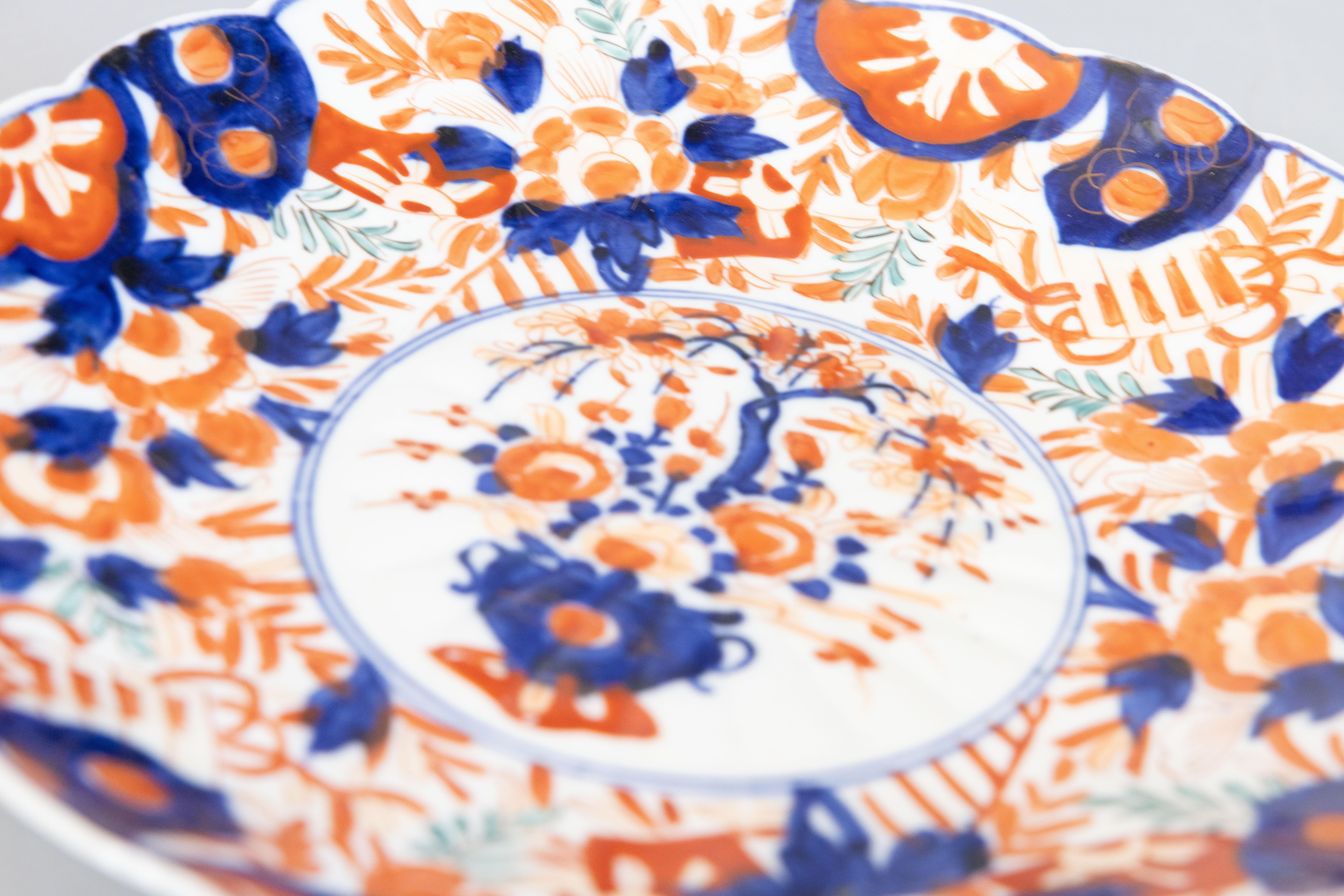 Antique 19th Century Japanese Meiji Period Imari Scalloped Chargers - a Pair For Sale 3