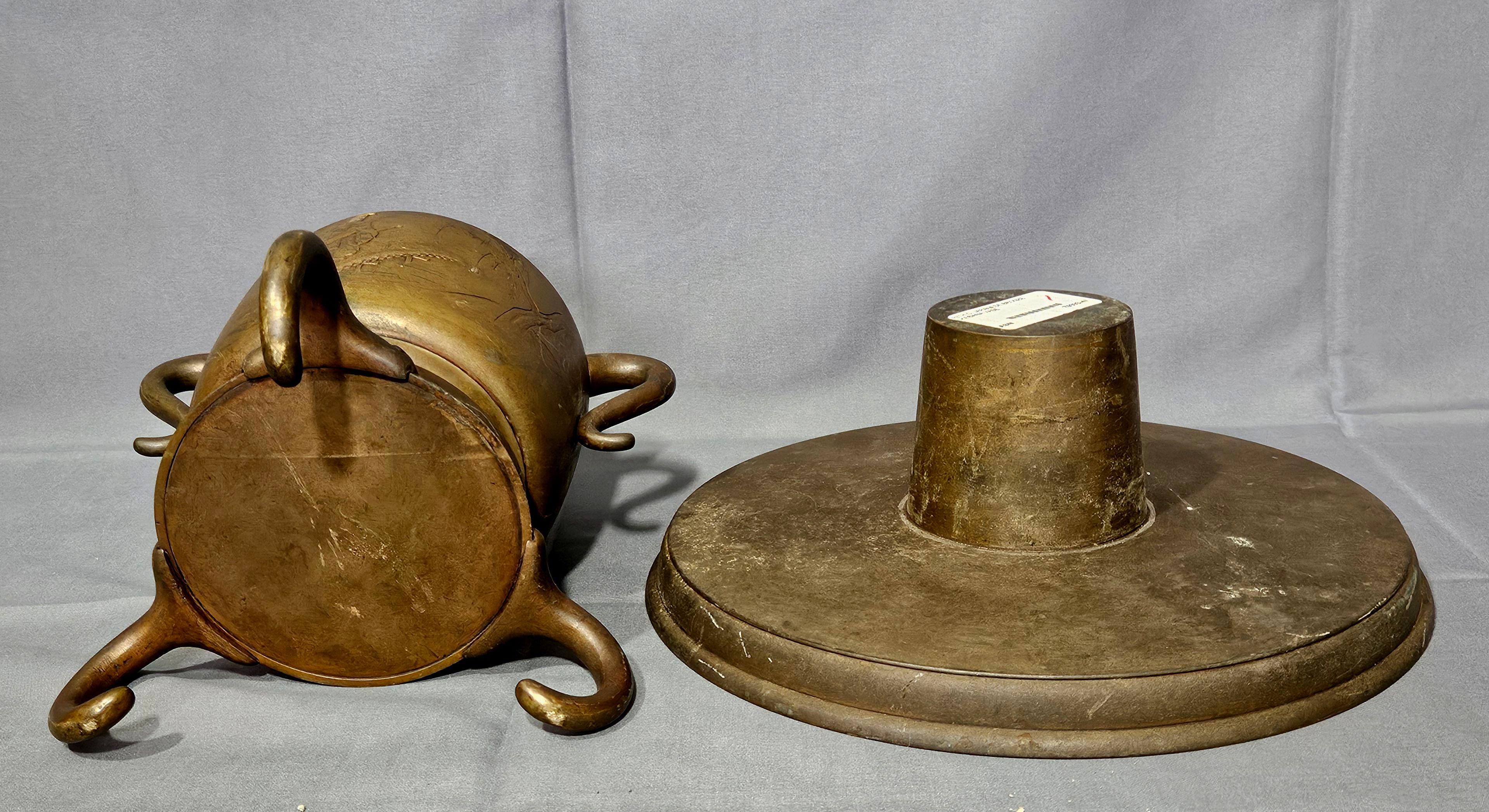 Jarrón Trípode Ikebana de Metal Mixto Japonés Antiguo del Siglo XIX en venta 11