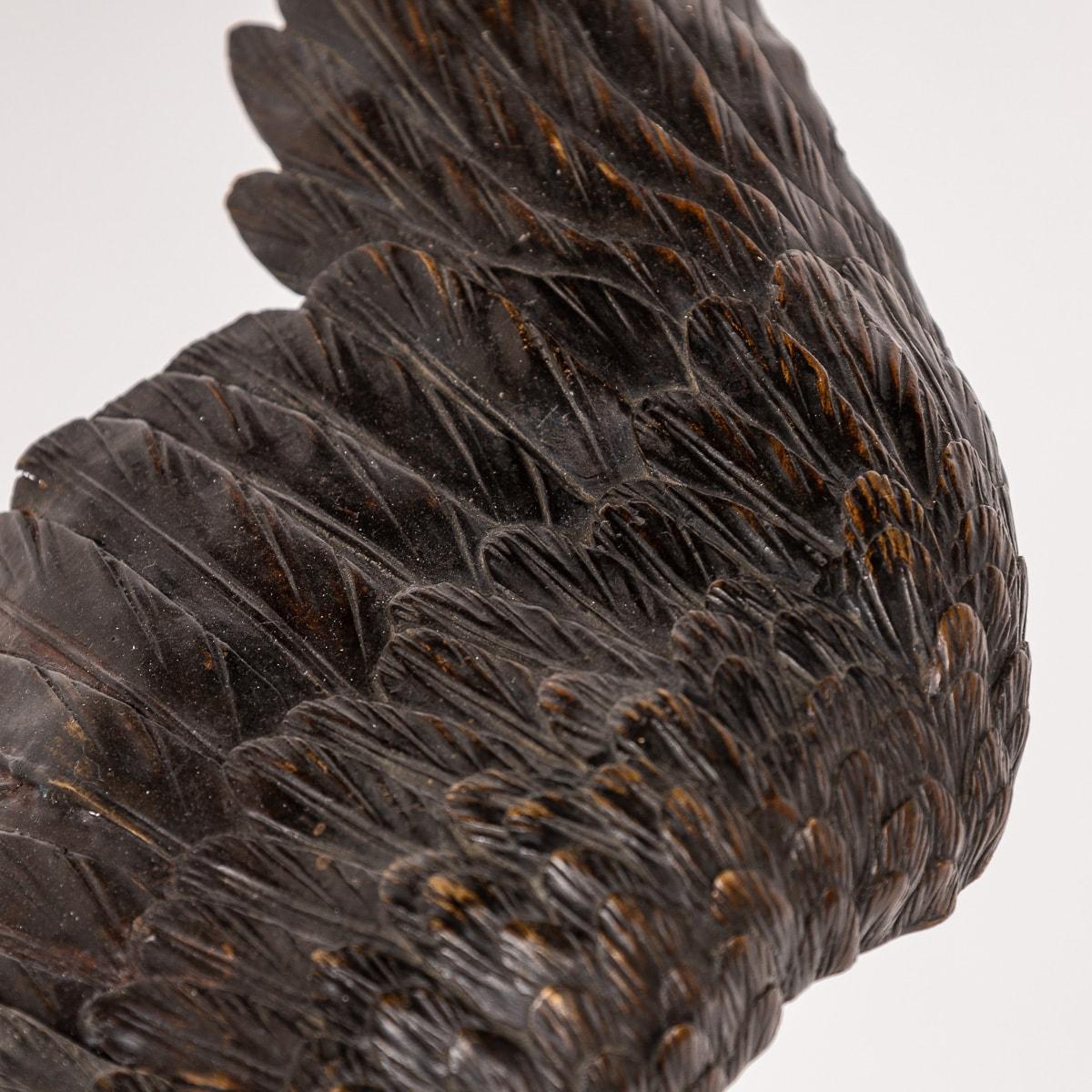 Bronze patiné japonais ancien du 19ème siècle représentant un aigle perché, vers 1890 en vente 6