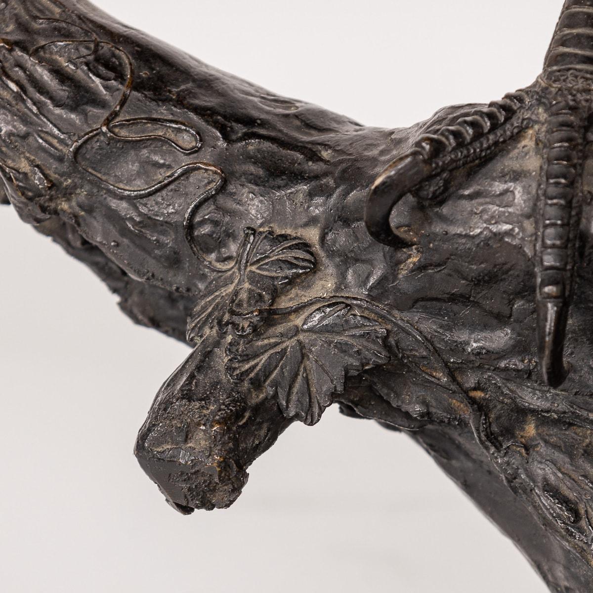 Bronze patiné japonais ancien du 19ème siècle représentant un aigle perché, vers 1890 en vente 11