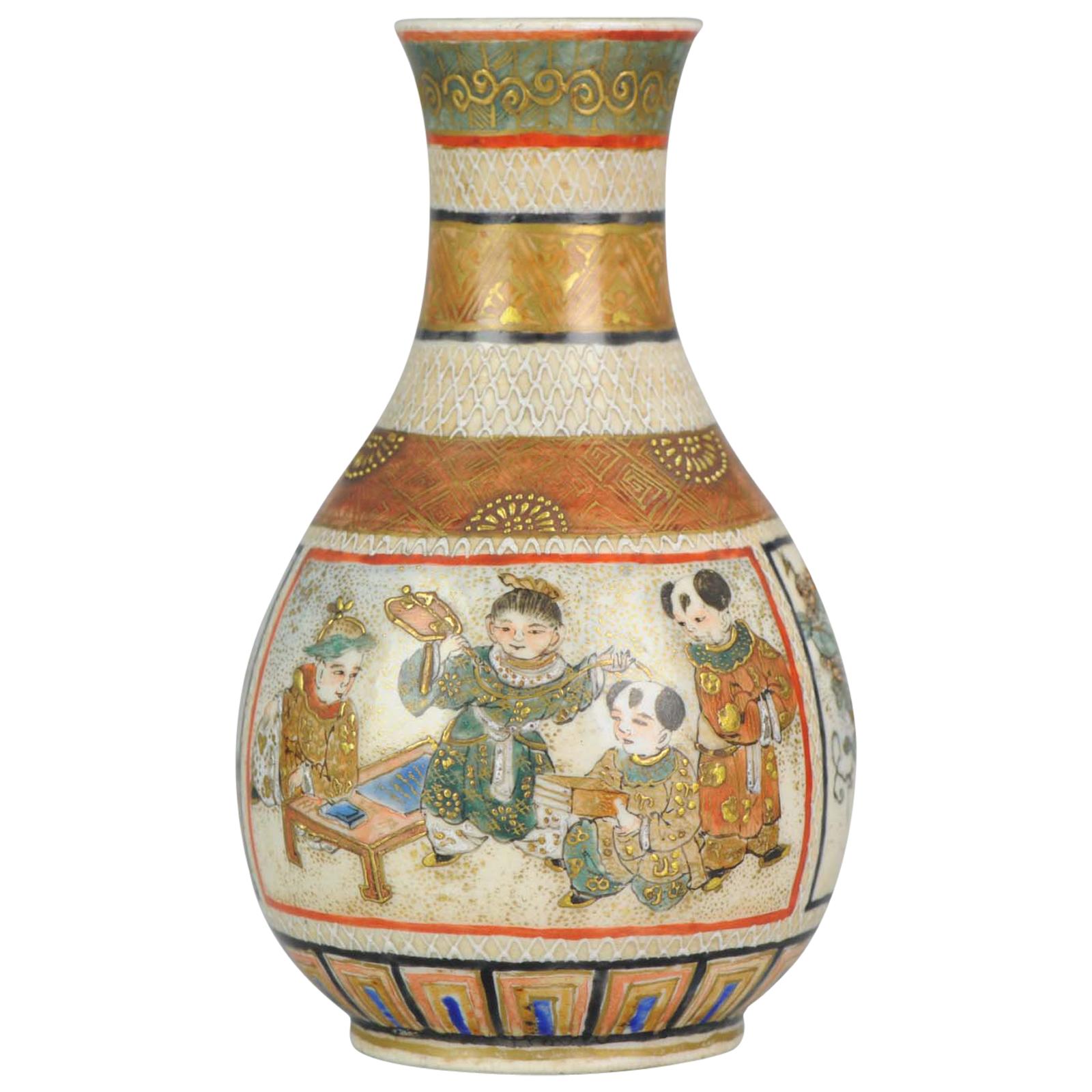 Vase balustre japonais ancien du 19ème siècle de style Satsuma pour garçons japonais Période Meiji