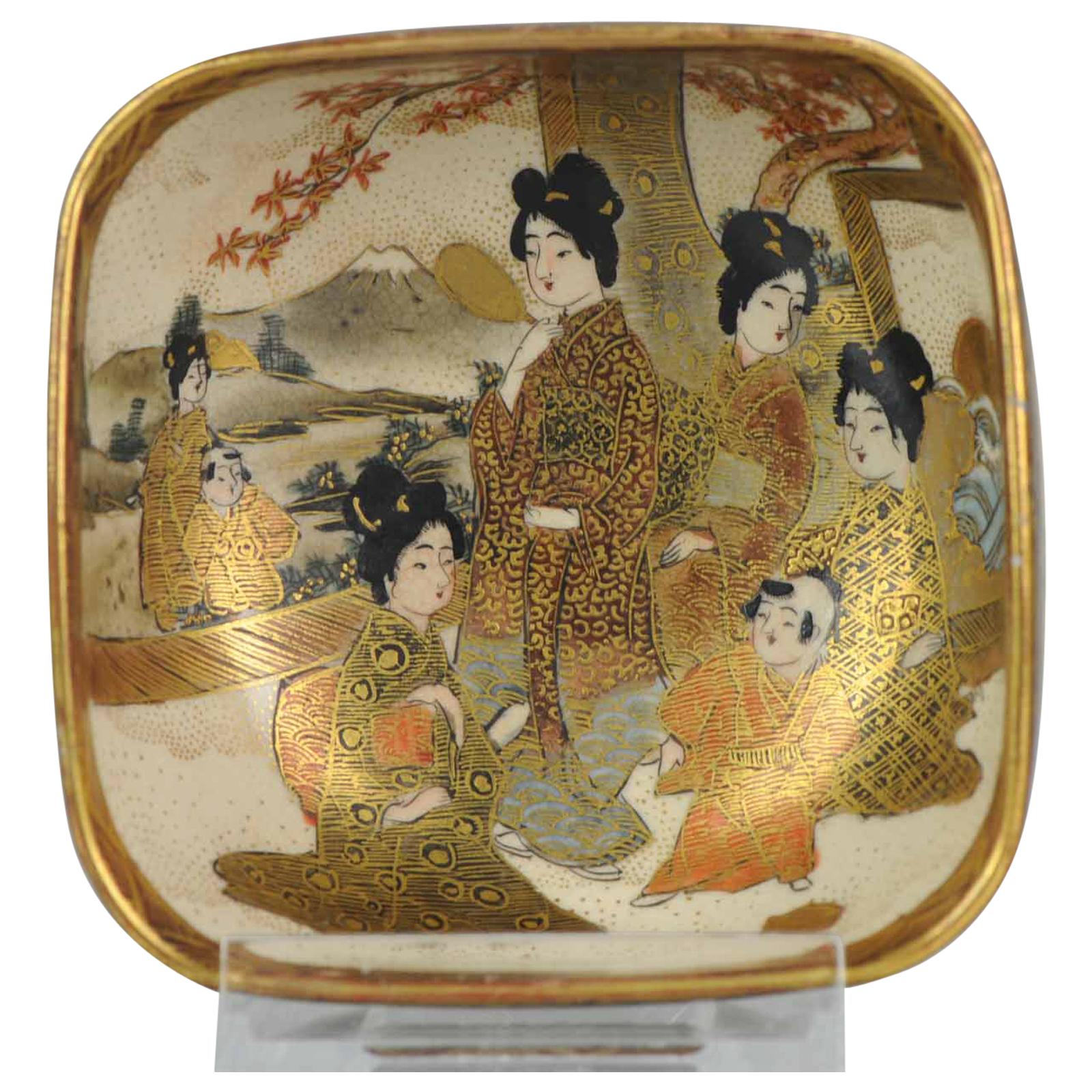 Antike japanische Satsuma-Schale aus dem 19. Jahrhundert Japan mit Japan-Figuren aus der Meiji-Periode