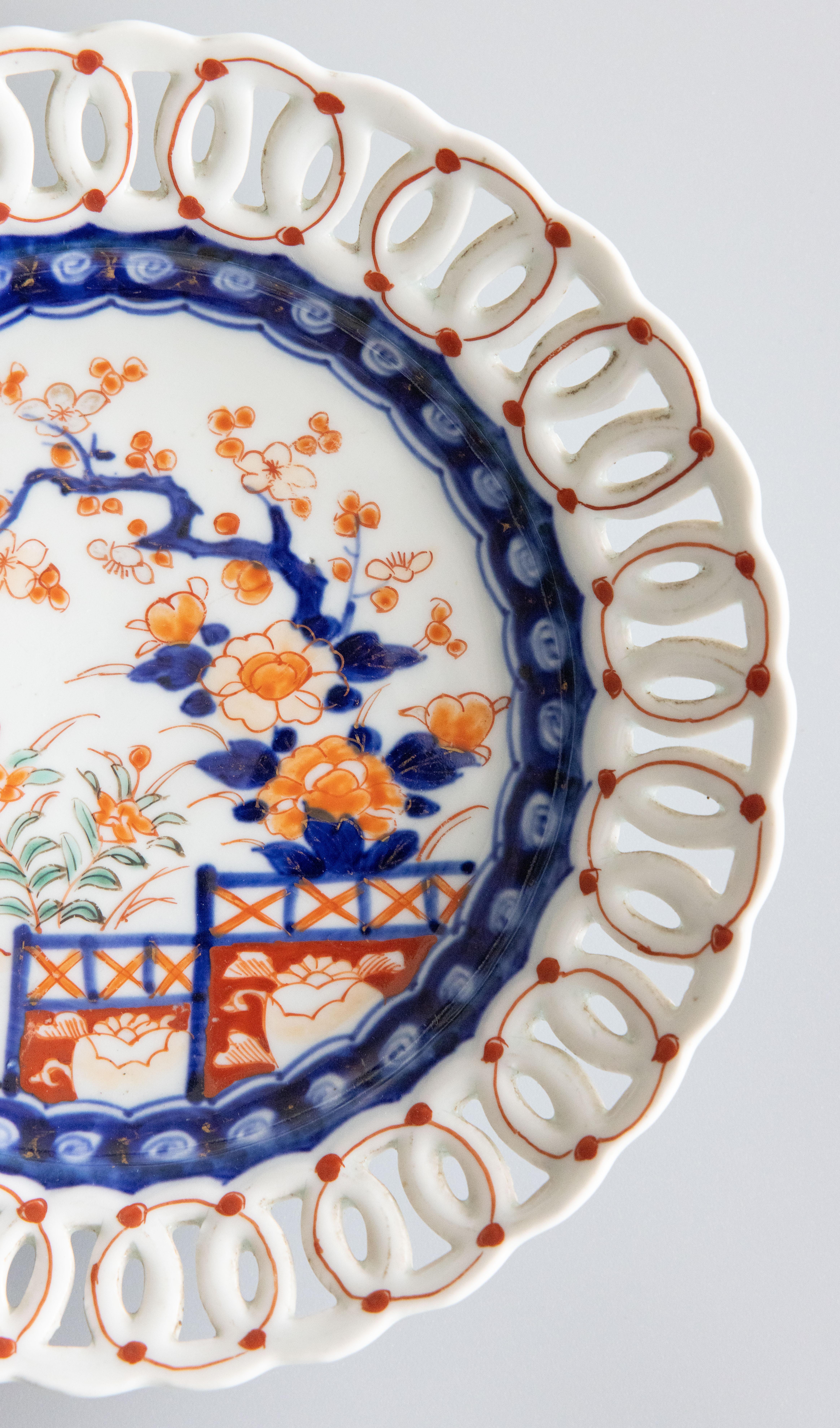 Japonisme Antique 19th Century Japanese Scalloped Imari Plate For Sale