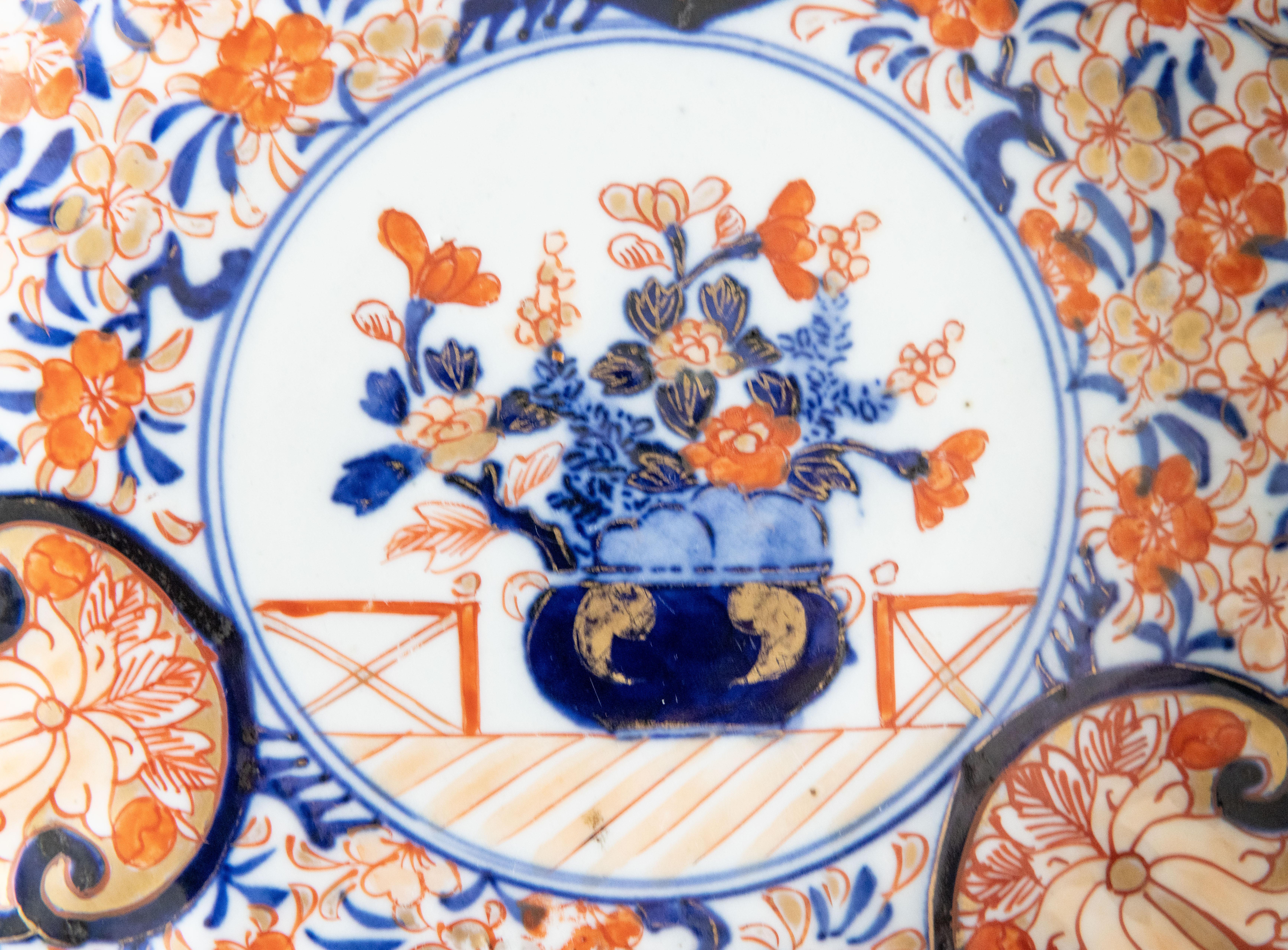 Japonisme Ancienne assiette japonaise festonnée Imari du 19e siècle en vente