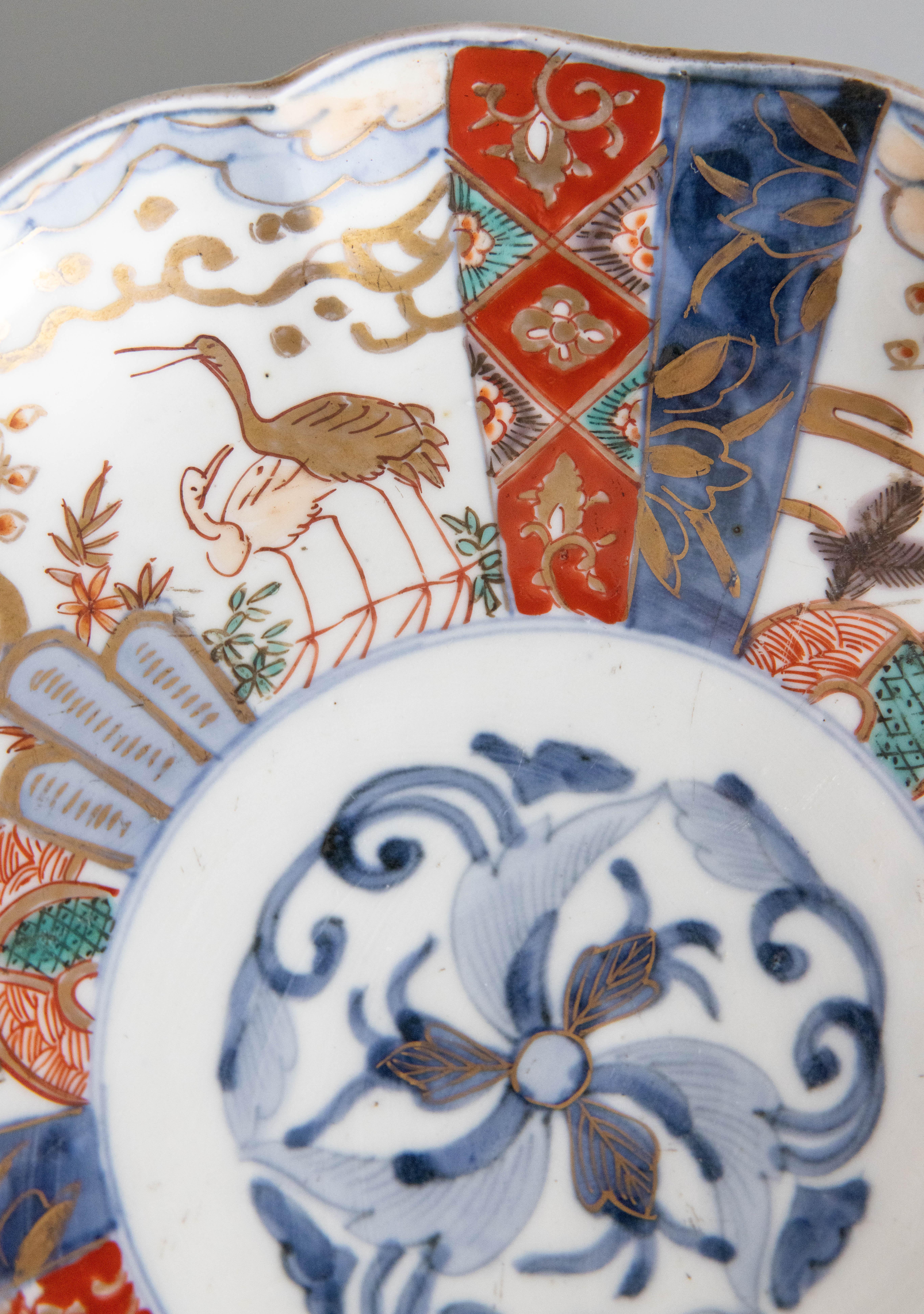 Cuit Ancienne assiette japonaise festonnée Imari du 19e siècle en vente