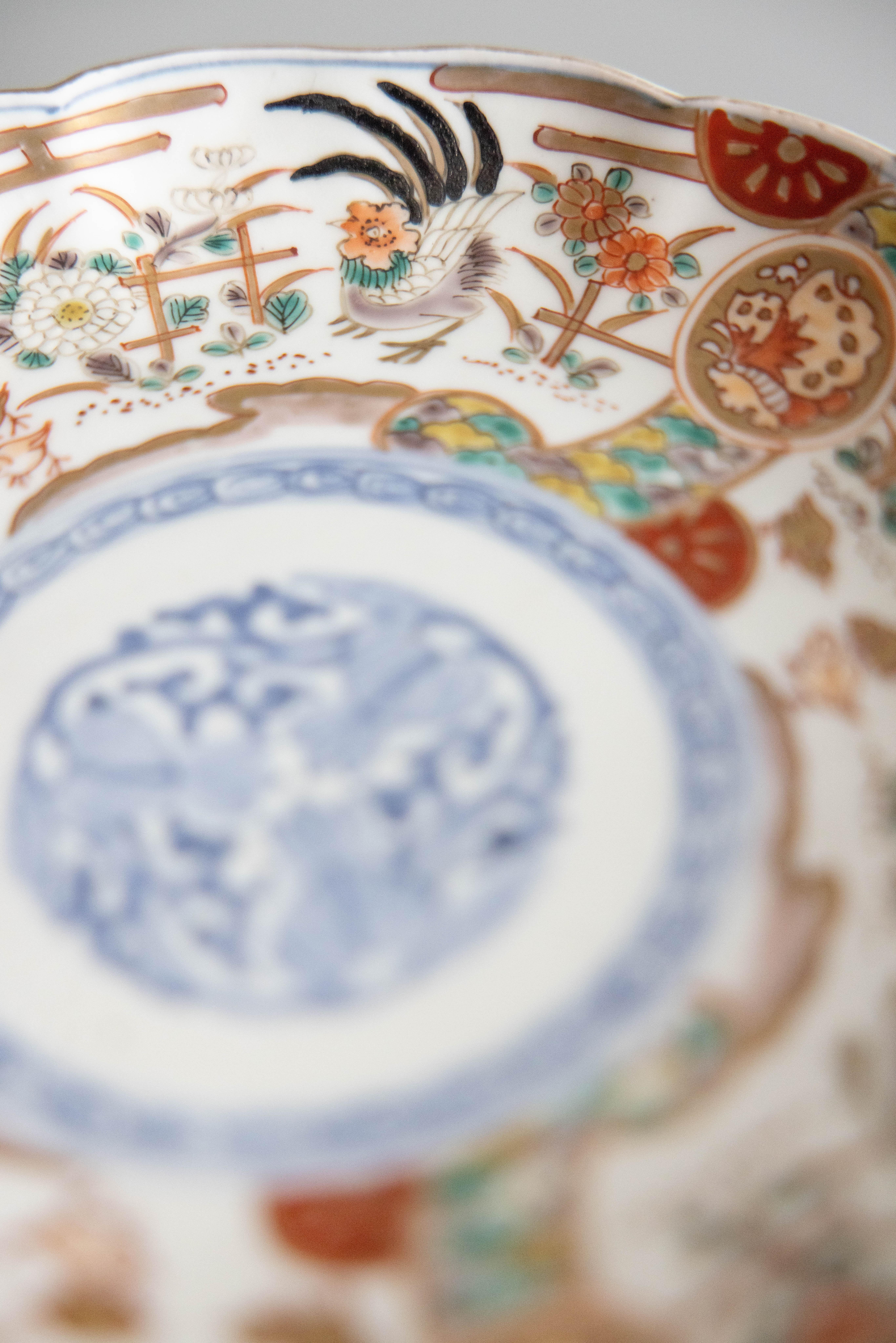 Antique 19th Century Japanese Scalloped Imari Plate In Good Condition For Sale In Pearland, TX