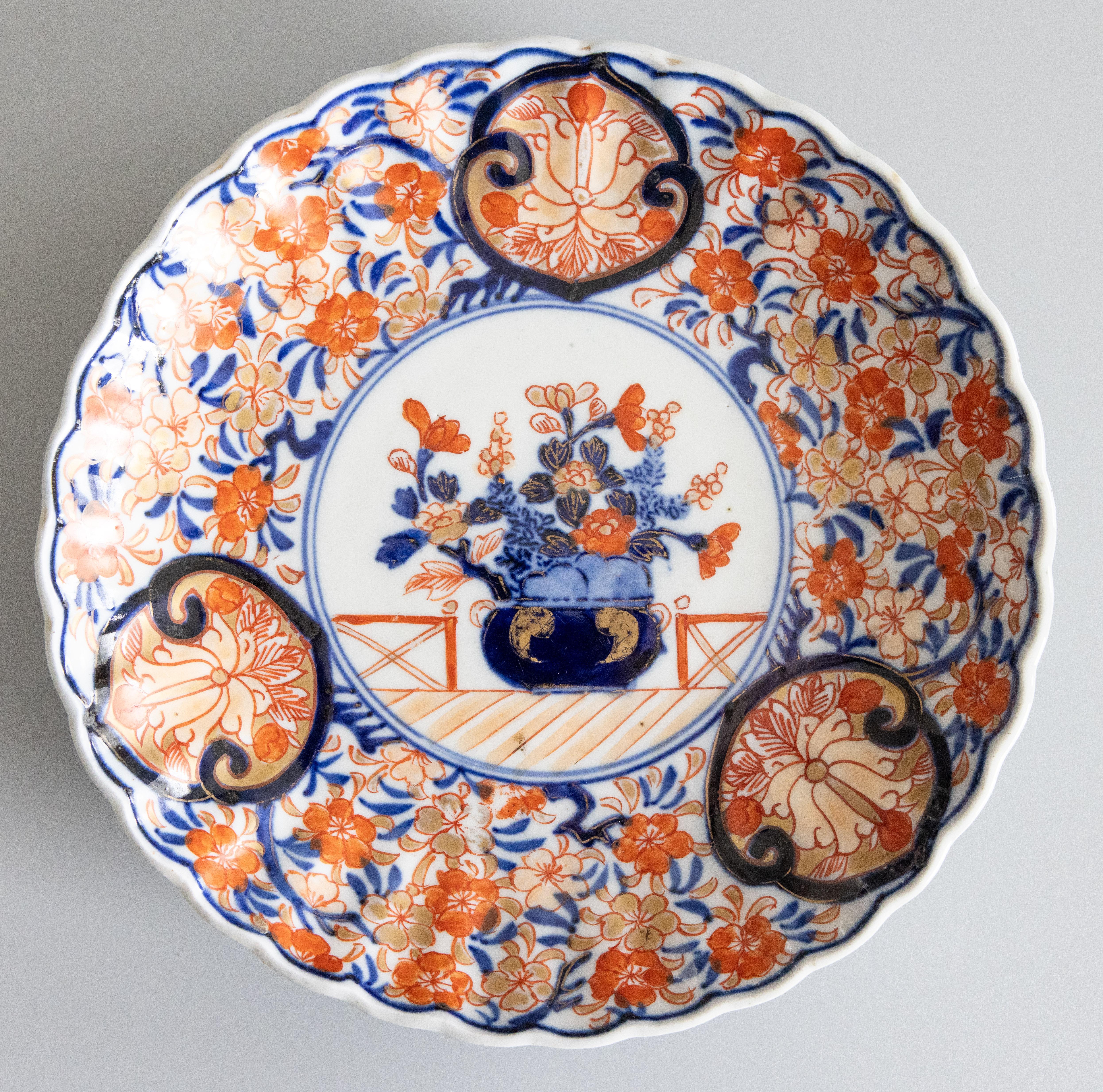 XIXe siècle Ancienne assiette japonaise festonnée Imari du 19e siècle en vente