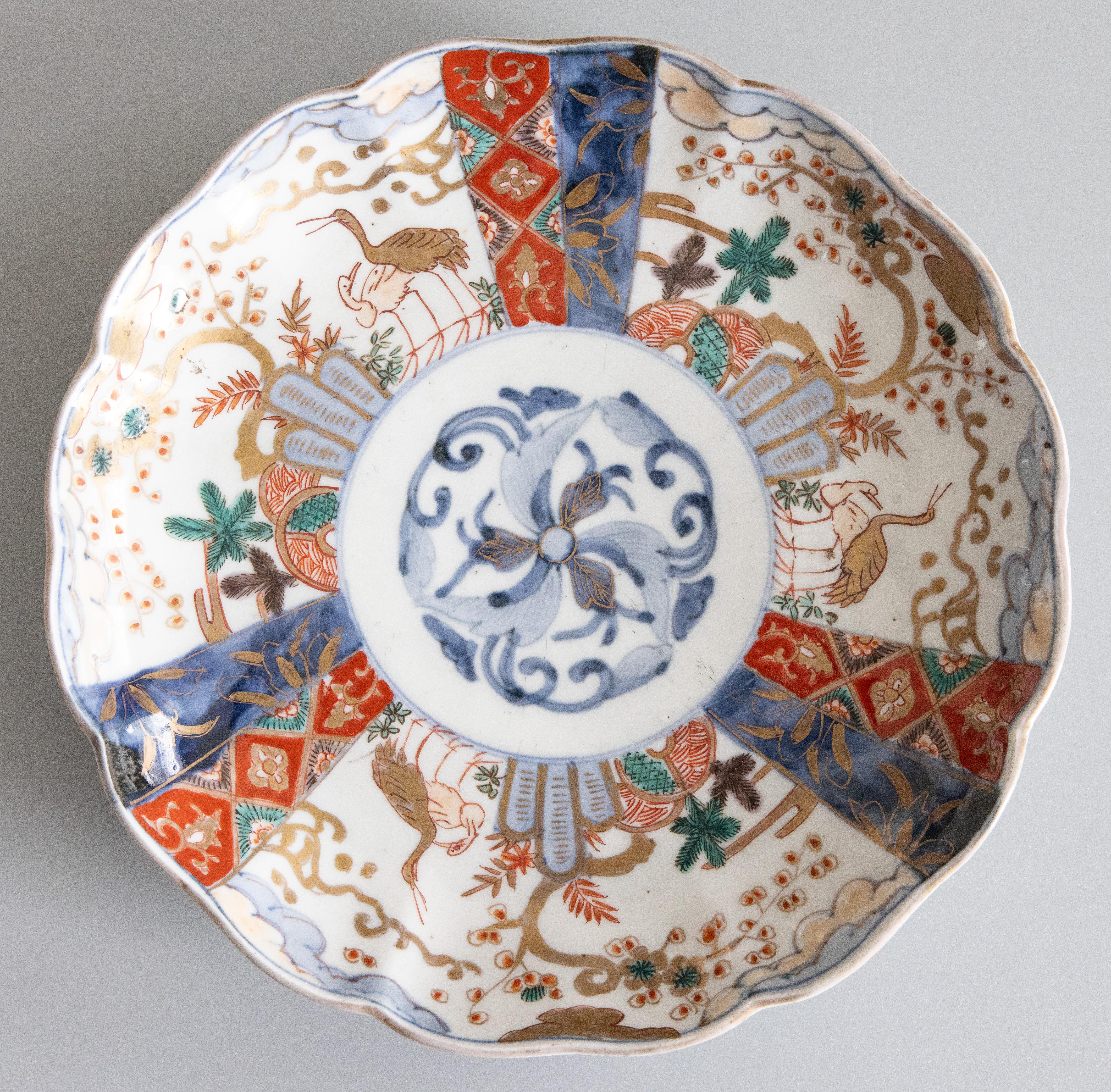 Porcelaine Ancienne assiette japonaise festonnée Imari du 19e siècle en vente