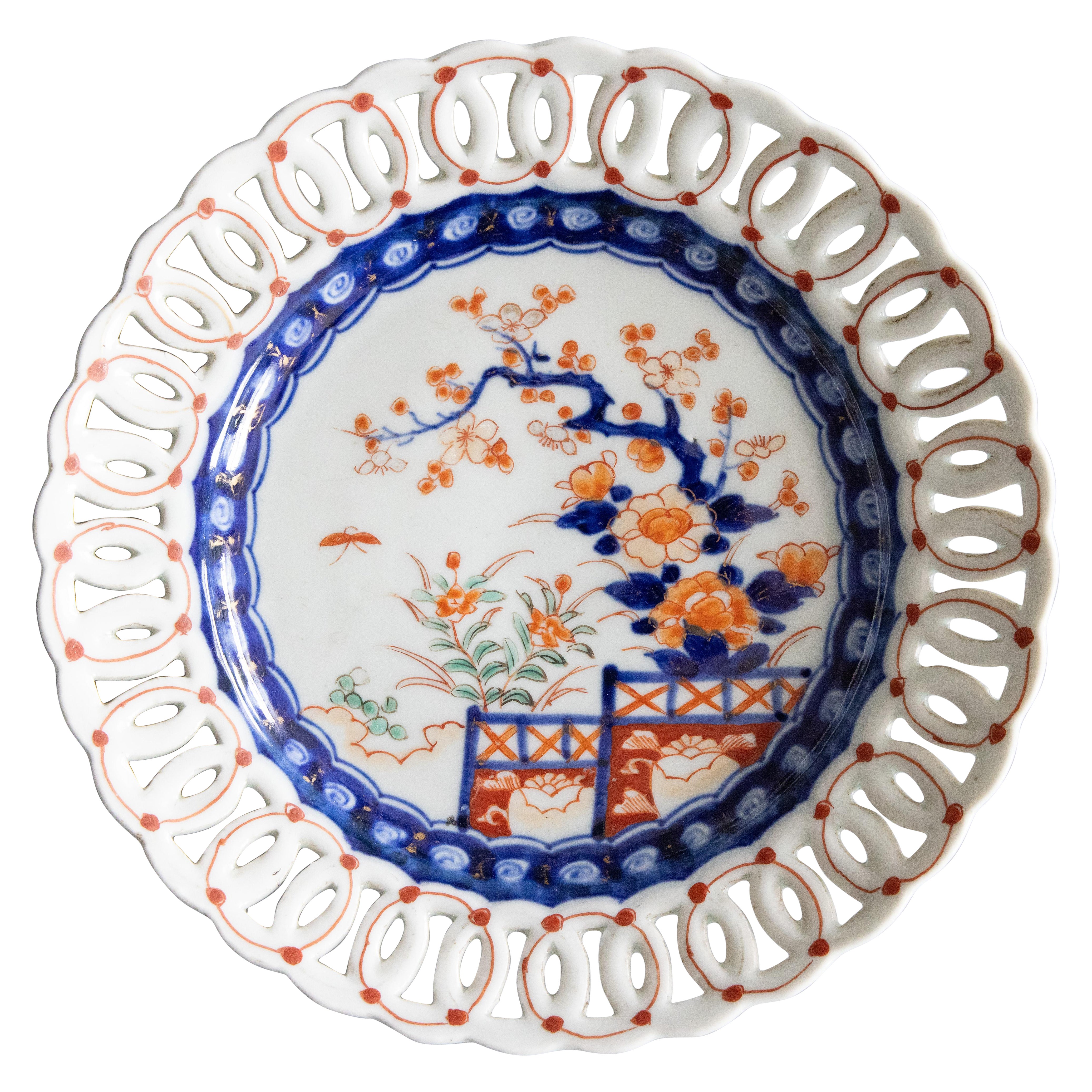 Antiguo Plato Imari Festoneado Japonés del Siglo XIX