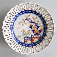 Antiguo Plato Imari Festoneado Japonés del Siglo XIX