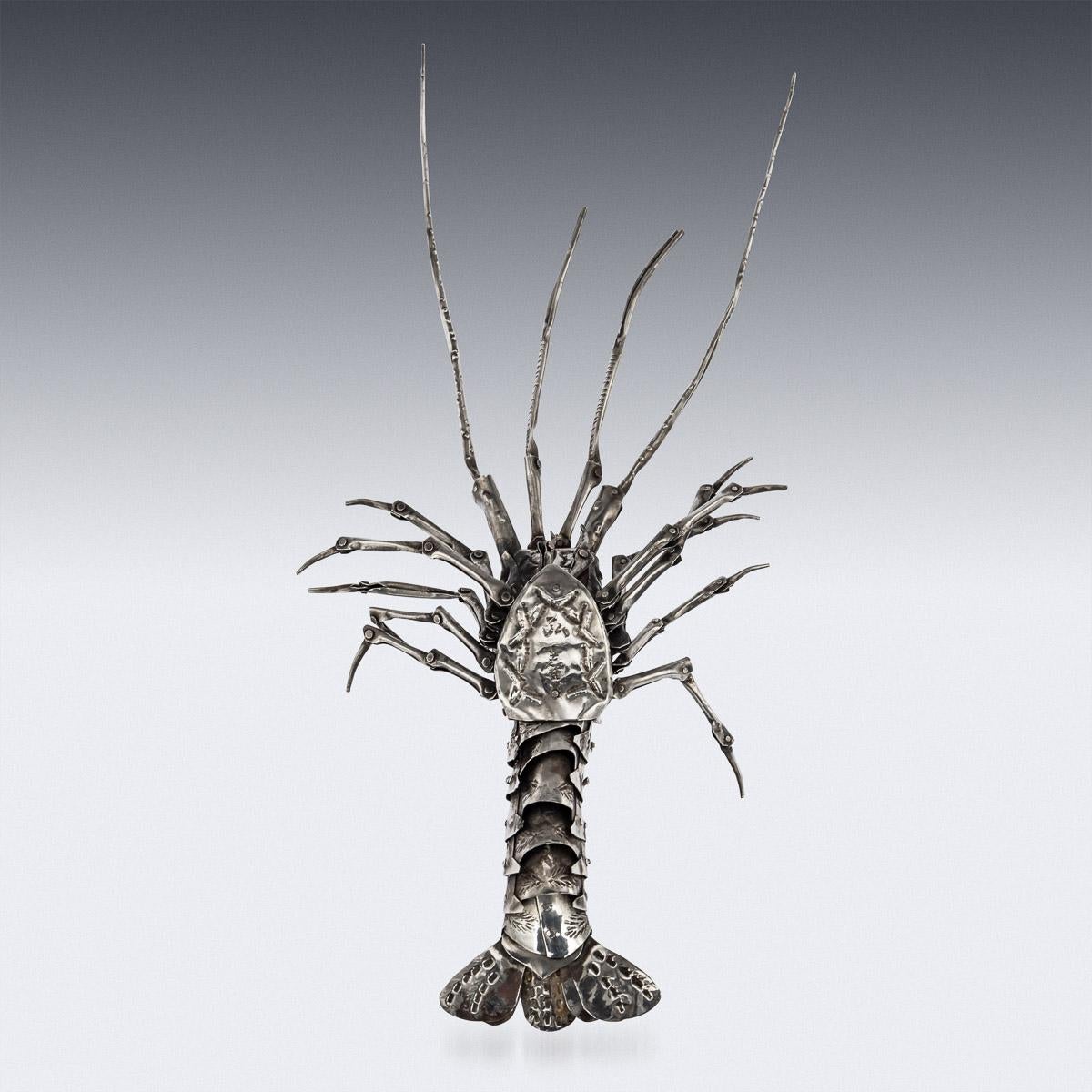 Antique late 19th century Japanese Meiji period solid silver articulated model of a crayfish, very fine quality and very detailed. The base is signed Japanese (Hiromi) and 'Jungin' pure silver (950+ high grade).

Measures: Height 3cm
Width 25 x