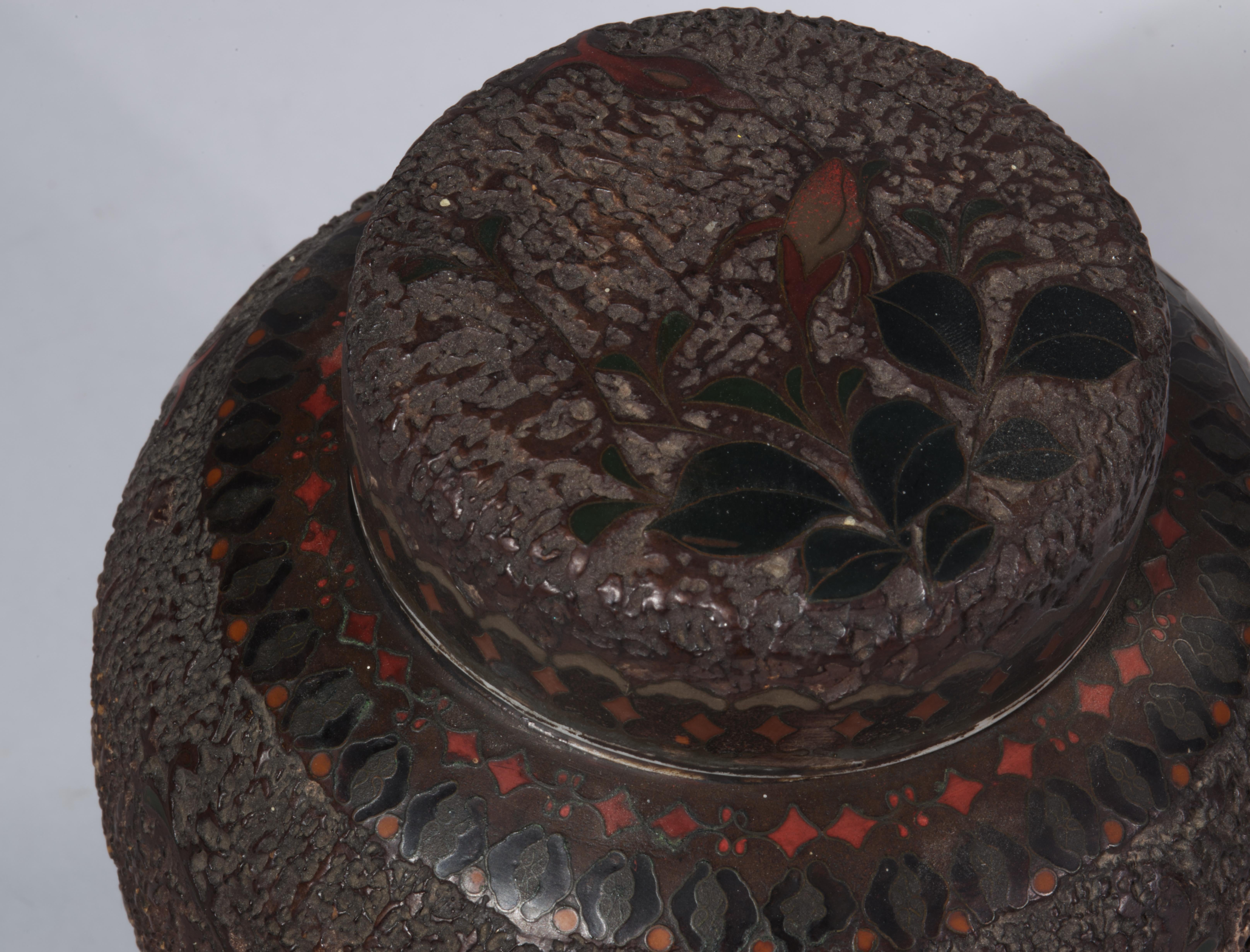 Céramique Ancien pot à gingembre en cloisonne d'écorce d'arbre Totai Shippo du Japon du 19e siècle en vente