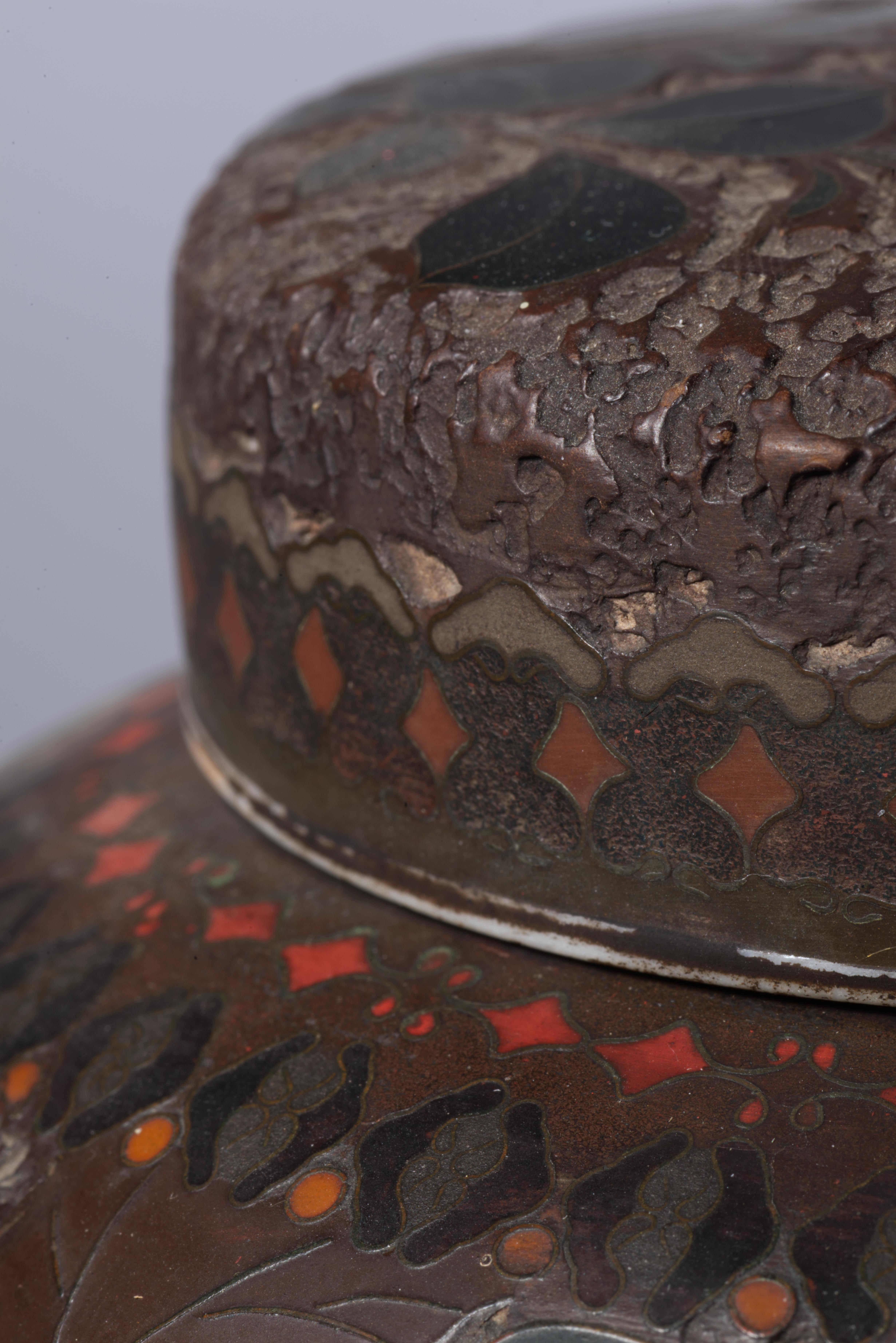 Ancien pot à gingembre en cloisonne d'écorce d'arbre Totai Shippo du Japon du 19e siècle en vente 1