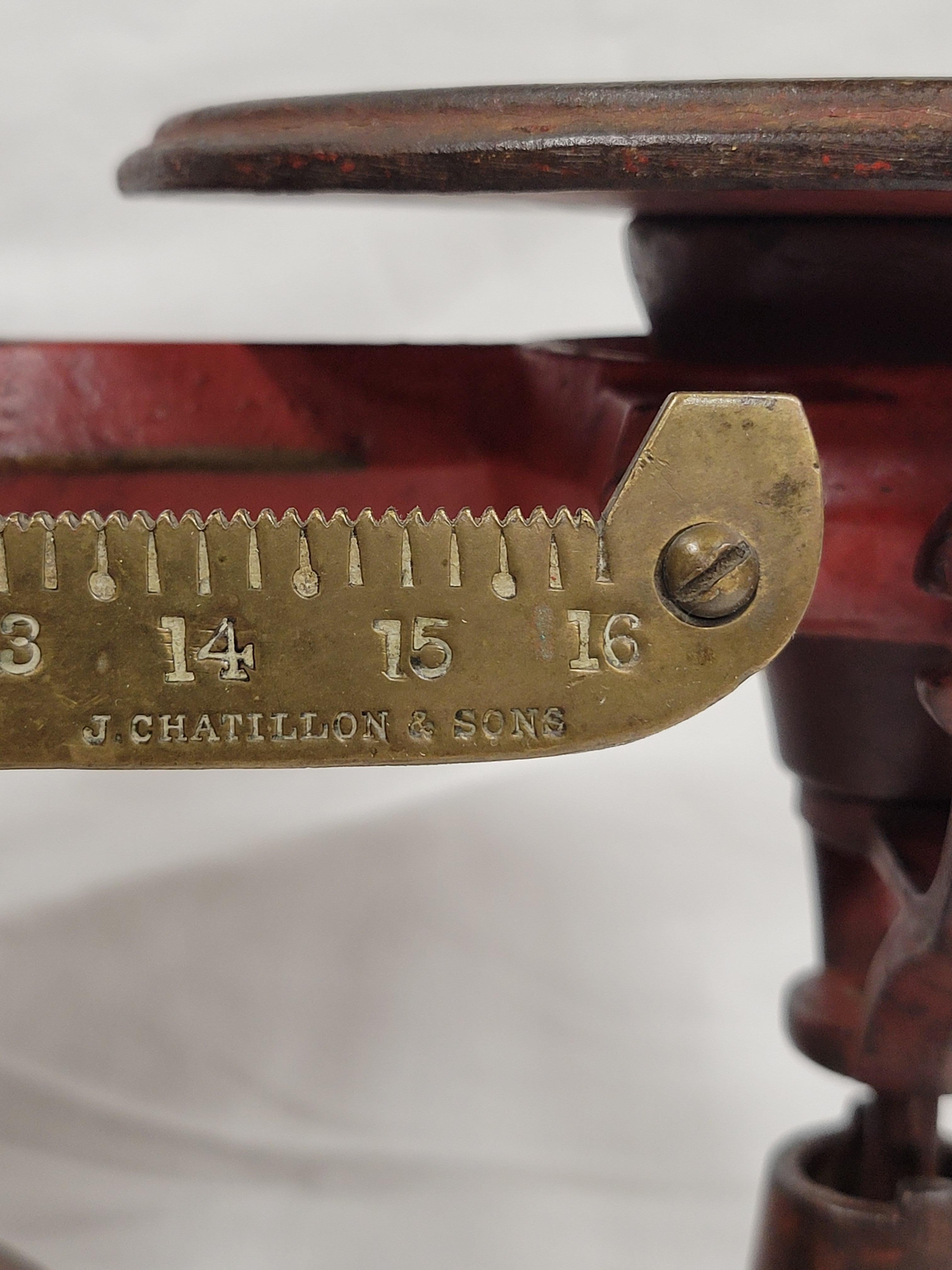 XIXe siècle Ancienne échelle en fonte rouge peinte de John Chatillon & Sons du 19ème siècle en vente